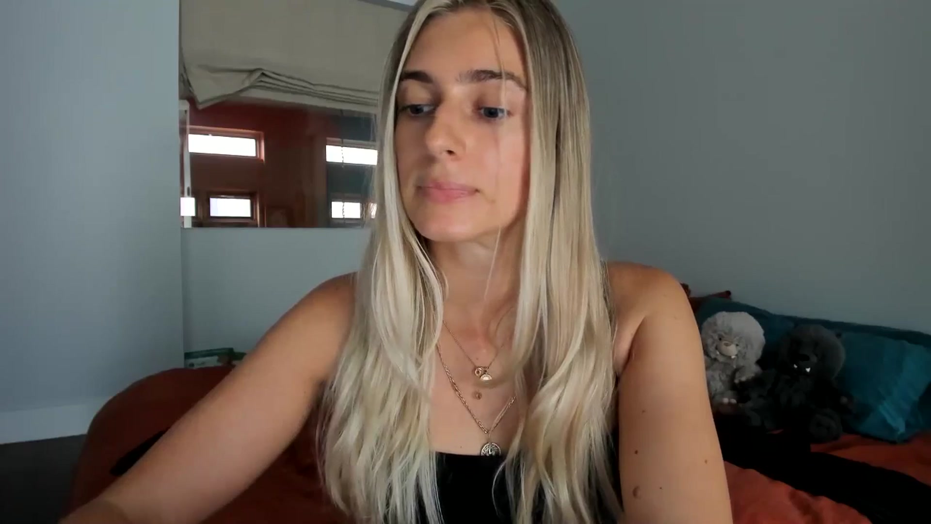 Gallery image thumbnail from Vodka_Queen's myfreecams stream on, 06/06/2025, 19:10 image 16 of 20