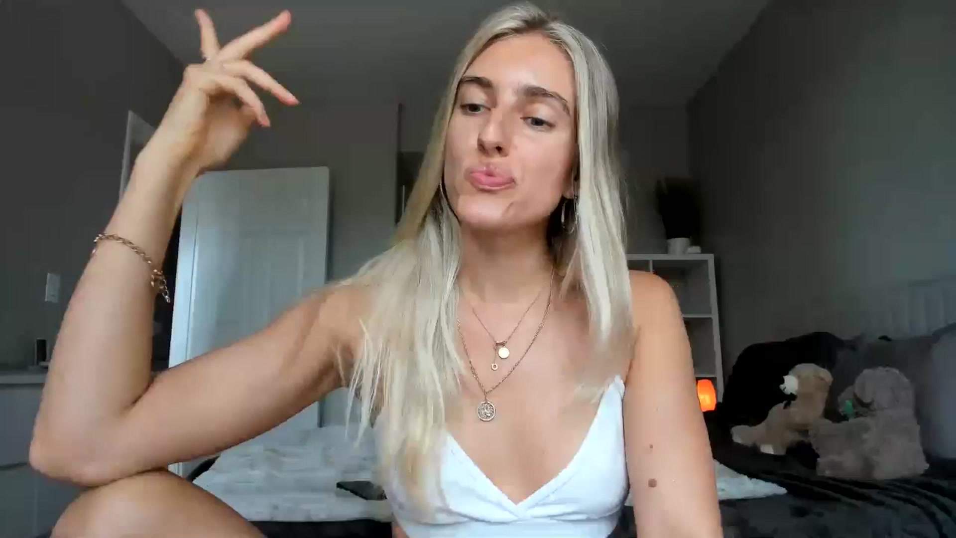 Gallery image thumbnail from Vodka_Queen's myfreecams stream on, 06/12/2025, 24:03 image 1 of 20