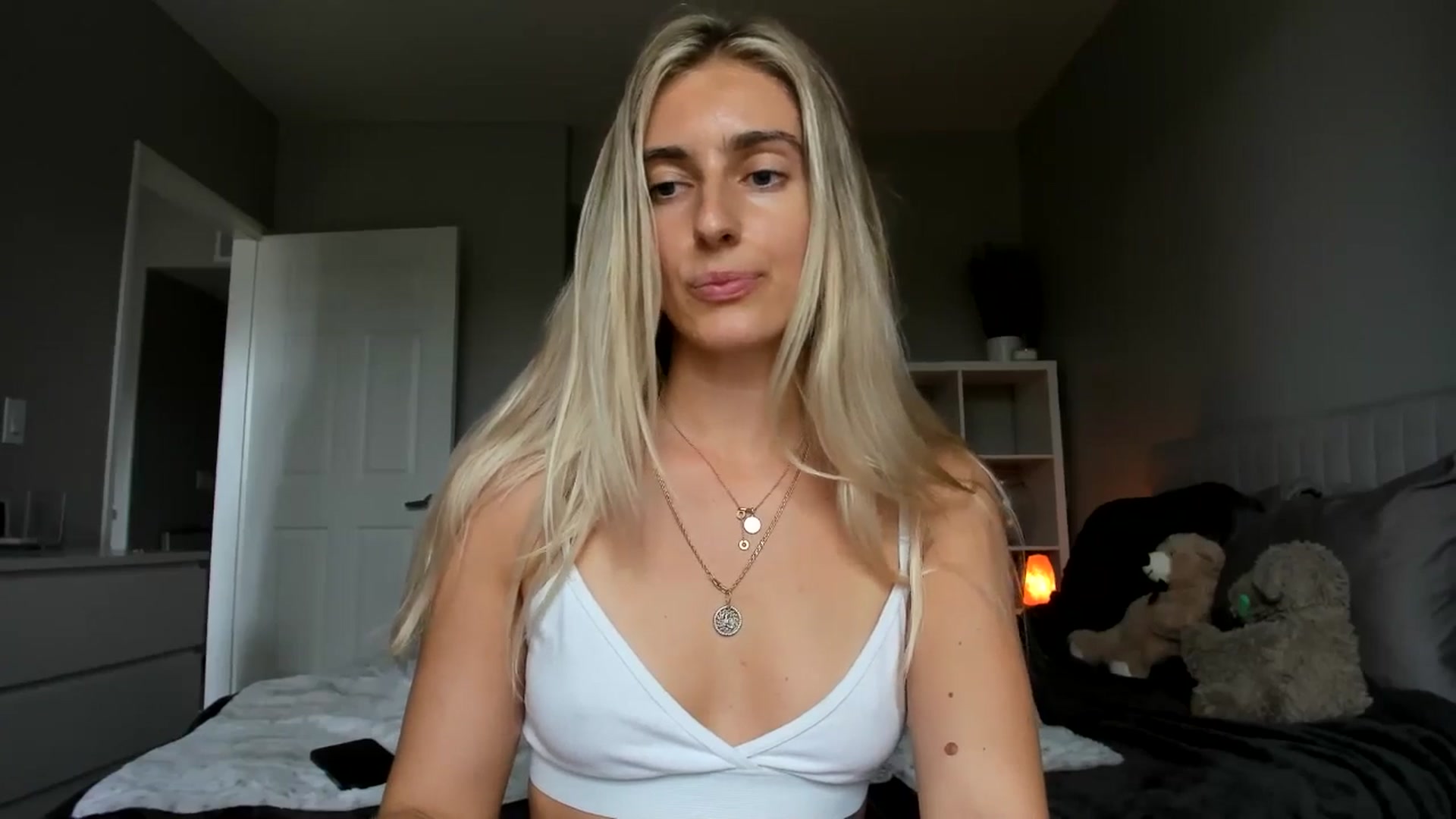 Gallery image thumbnail from Vodka_Queen's myfreecams stream on, 06/12/2025, 24:03 image 14 of 20