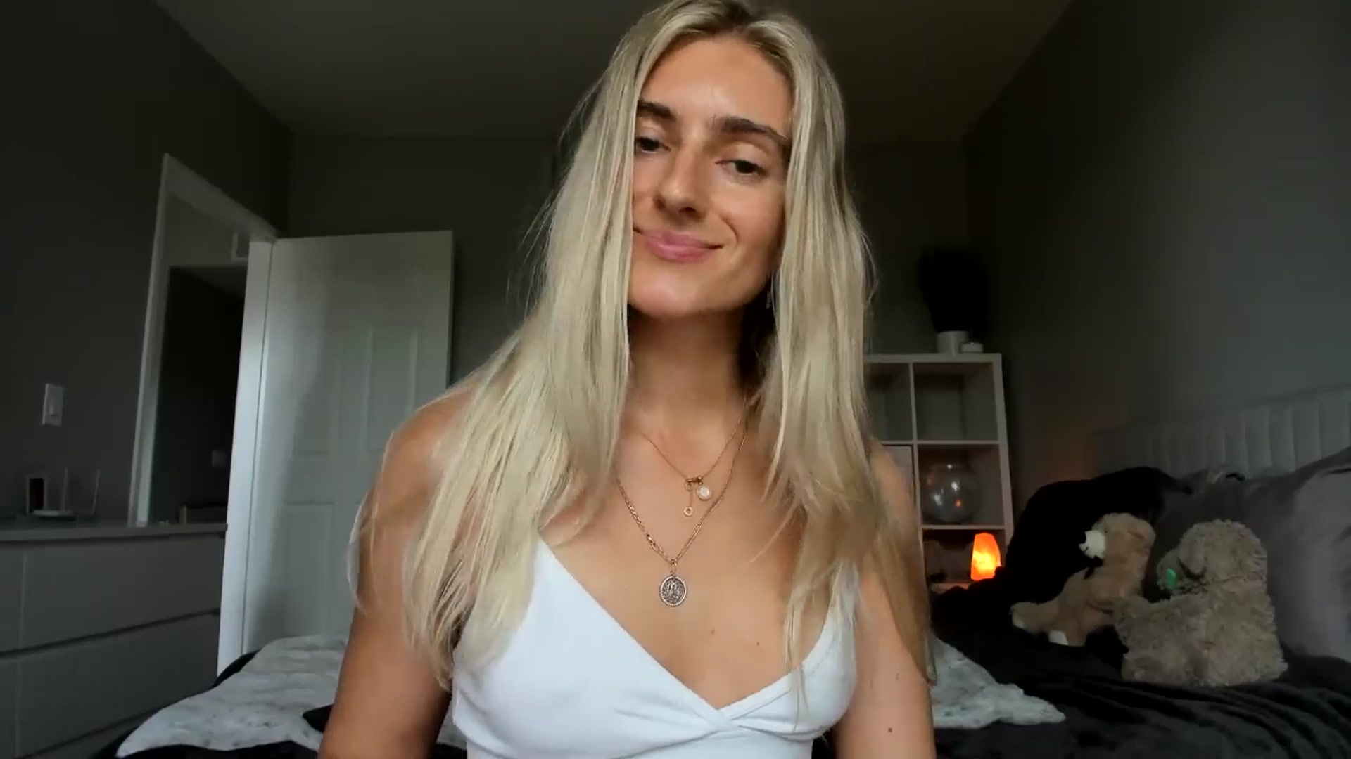 Gallery image thumbnail from Vodka_Queen's myfreecams stream on, 06/12/2025, 24:03 image 8 of 20