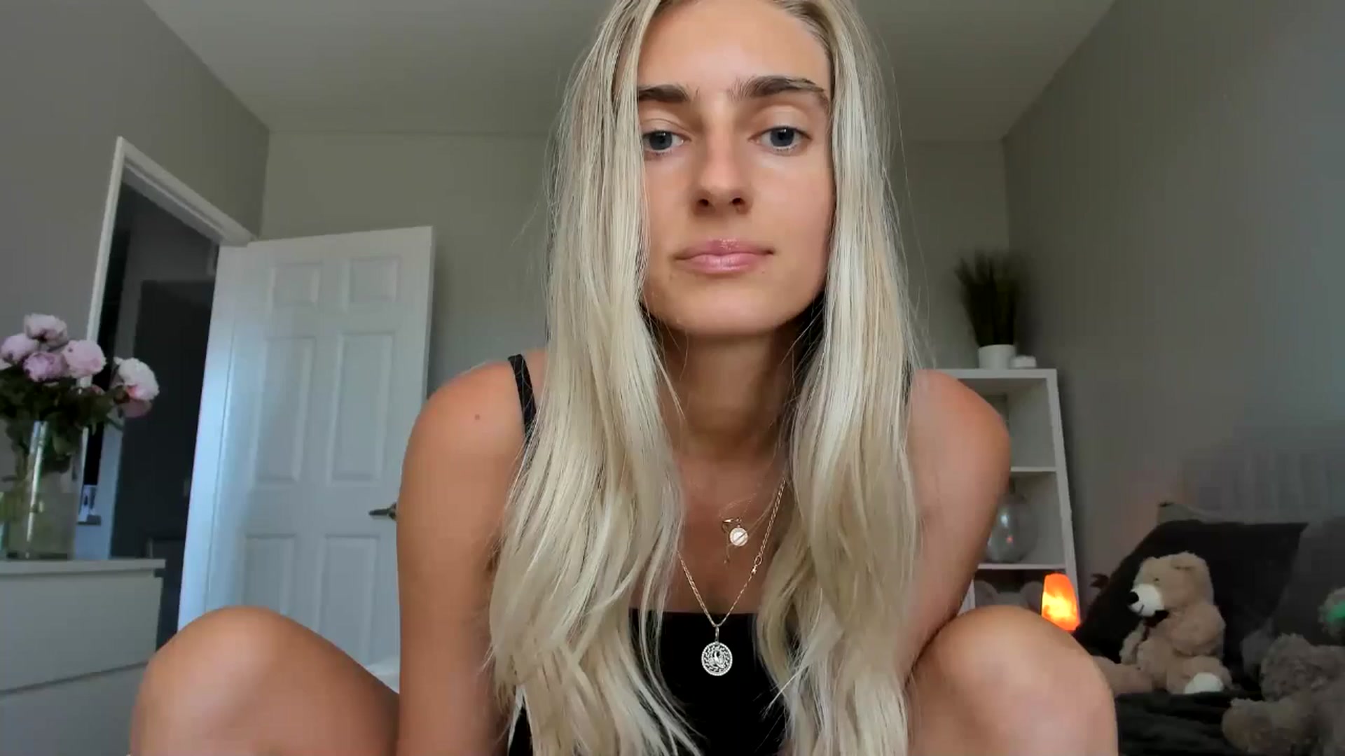 Gallery image thumbnail from Vodka_Queen's myfreecams stream on, 06/17/2025, 24:05 image 9 of 20