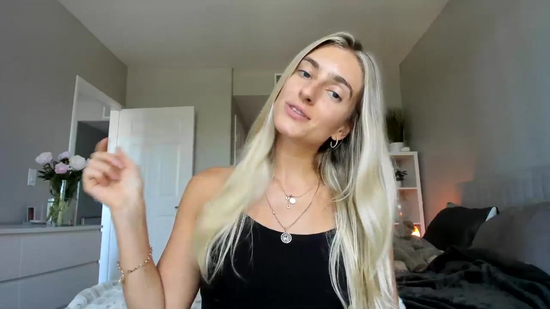 Gallery image thumbnail from Vodka_Queen's myfreecams stream on, 06/18/2025, 20:09 image 12 of 20