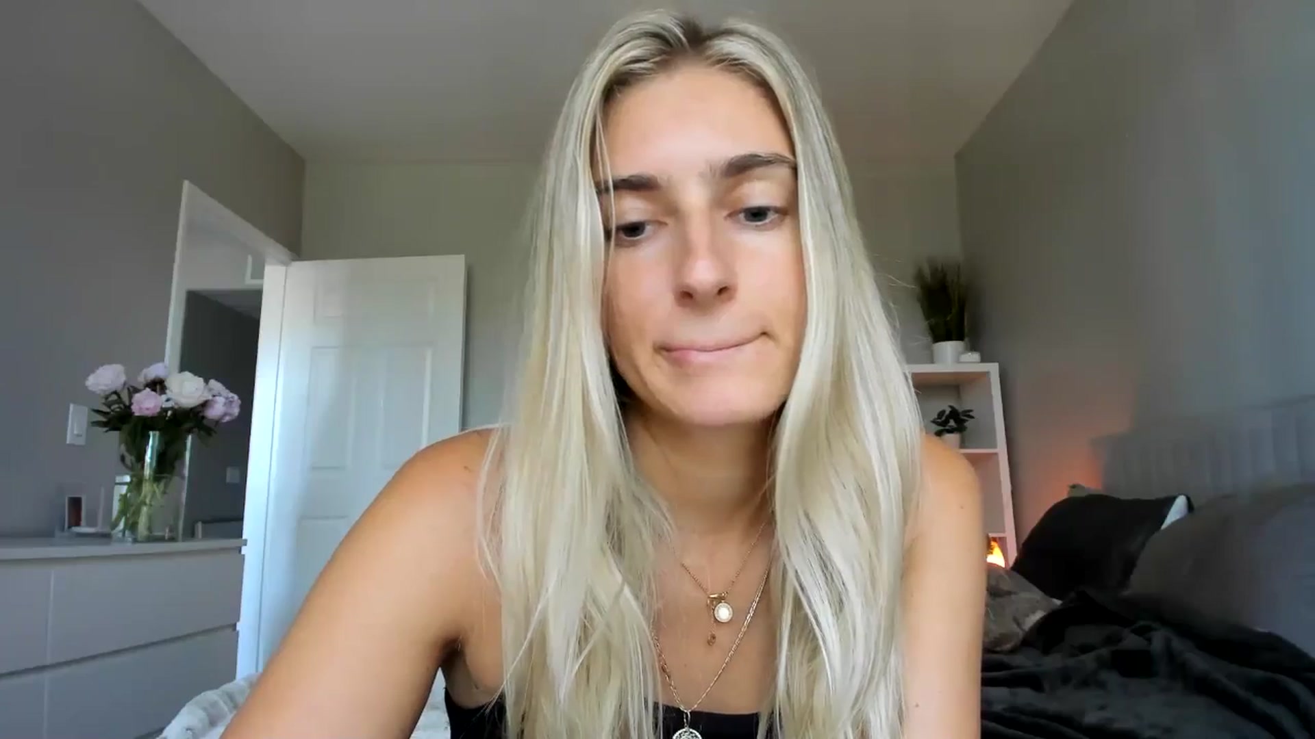 Gallery image thumbnail from Vodka_Queen's myfreecams stream on, 06/18/2025, 20:09 image 11 of 20