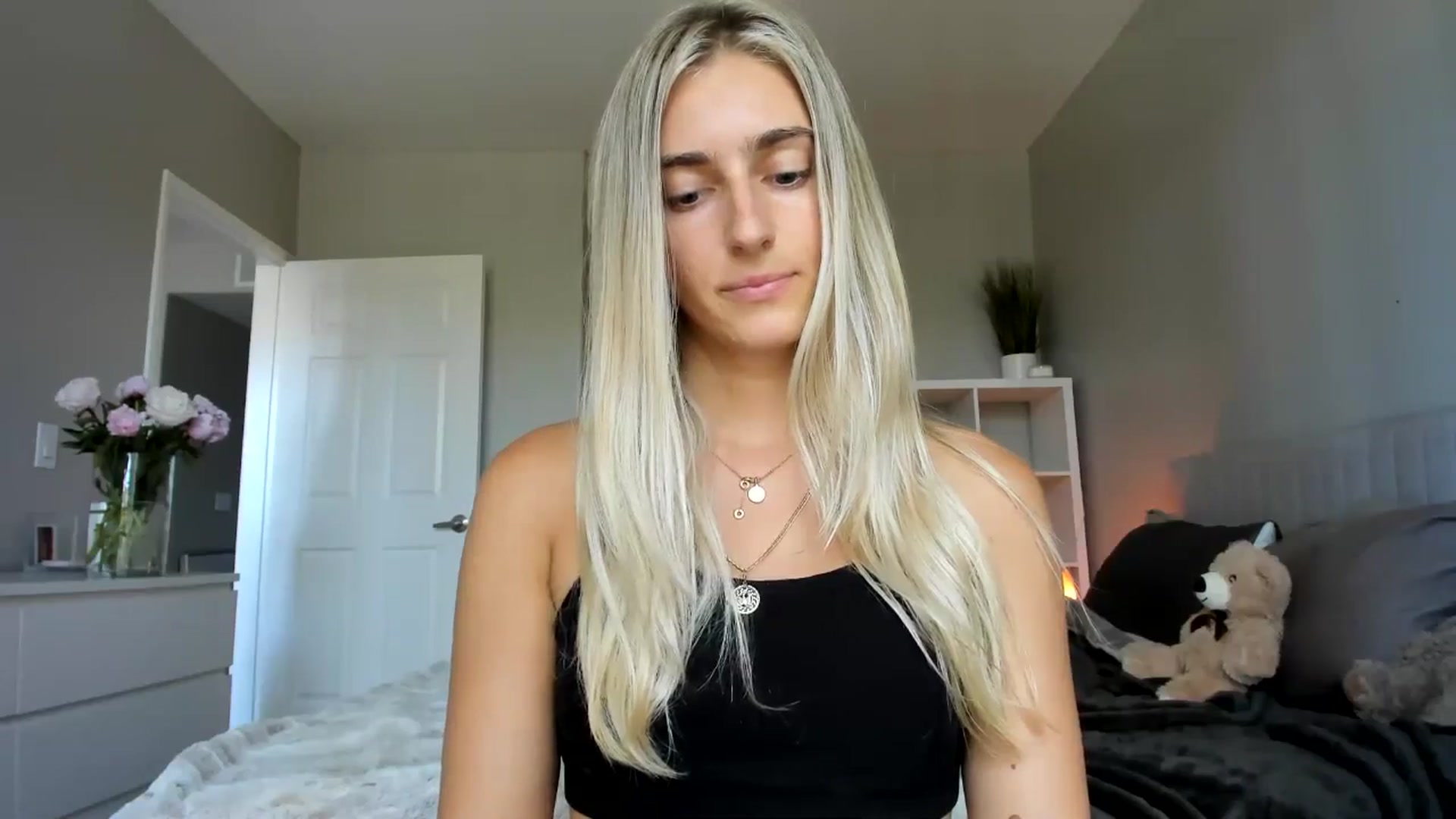 Gallery image thumbnail from Vodka_Queen's myfreecams stream on, 06/18/2025, 20:09 image 20 of 20