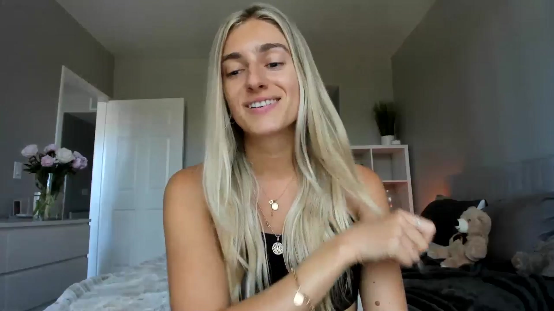 Gallery image thumbnail from Vodka_Queen's myfreecams stream on, 06/18/2025, 20:09 image 19 of 20