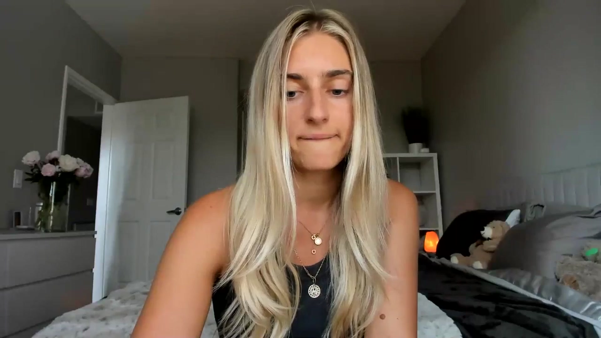 Gallery image thumbnail from Vodka_Queen's myfreecams stream on, 06/20/2025, 24:18 image 20 of 20