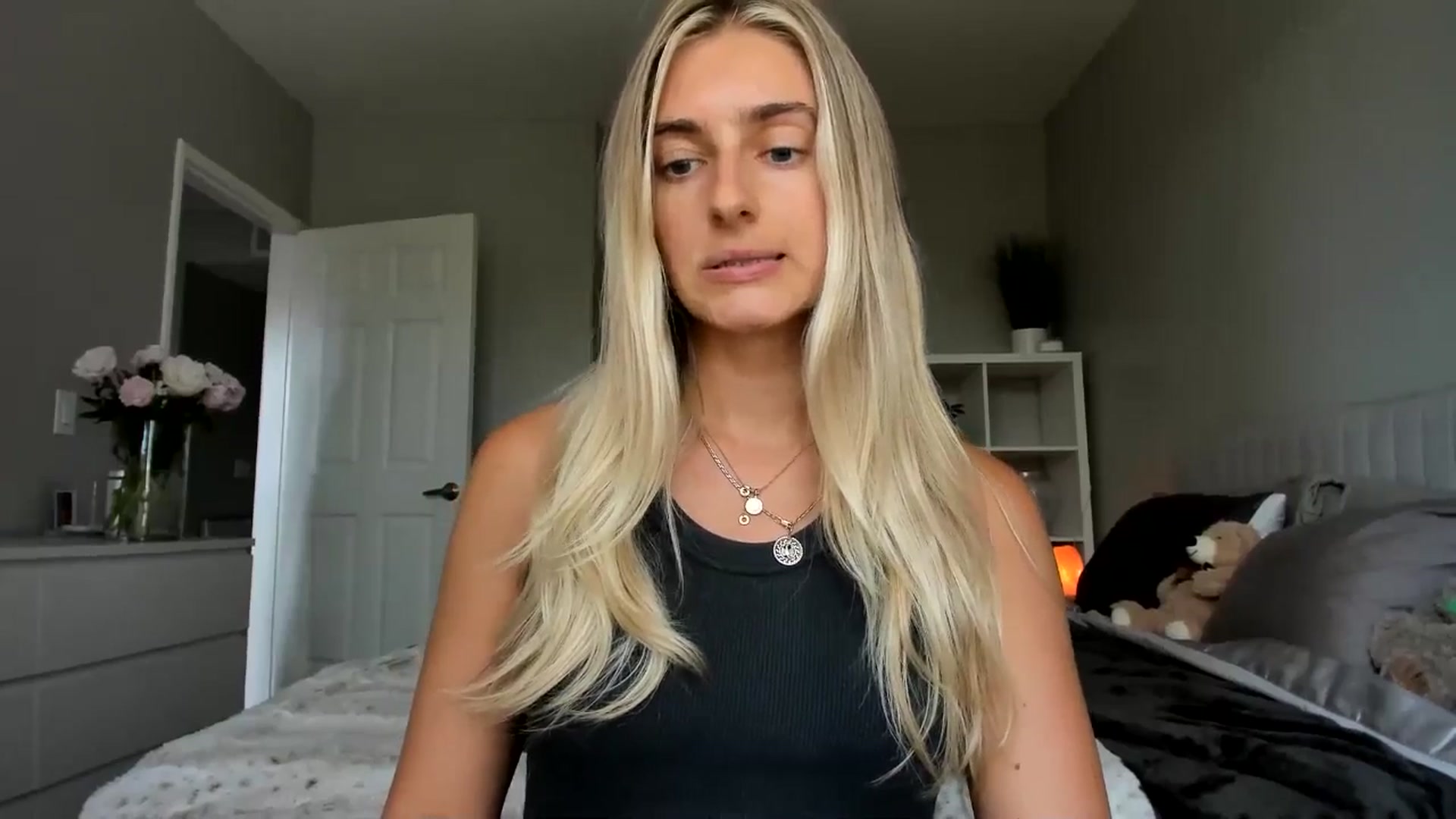 Gallery image thumbnail from Vodka_Queen's myfreecams stream on, 06/20/2025, 24:18 image 14 of 20