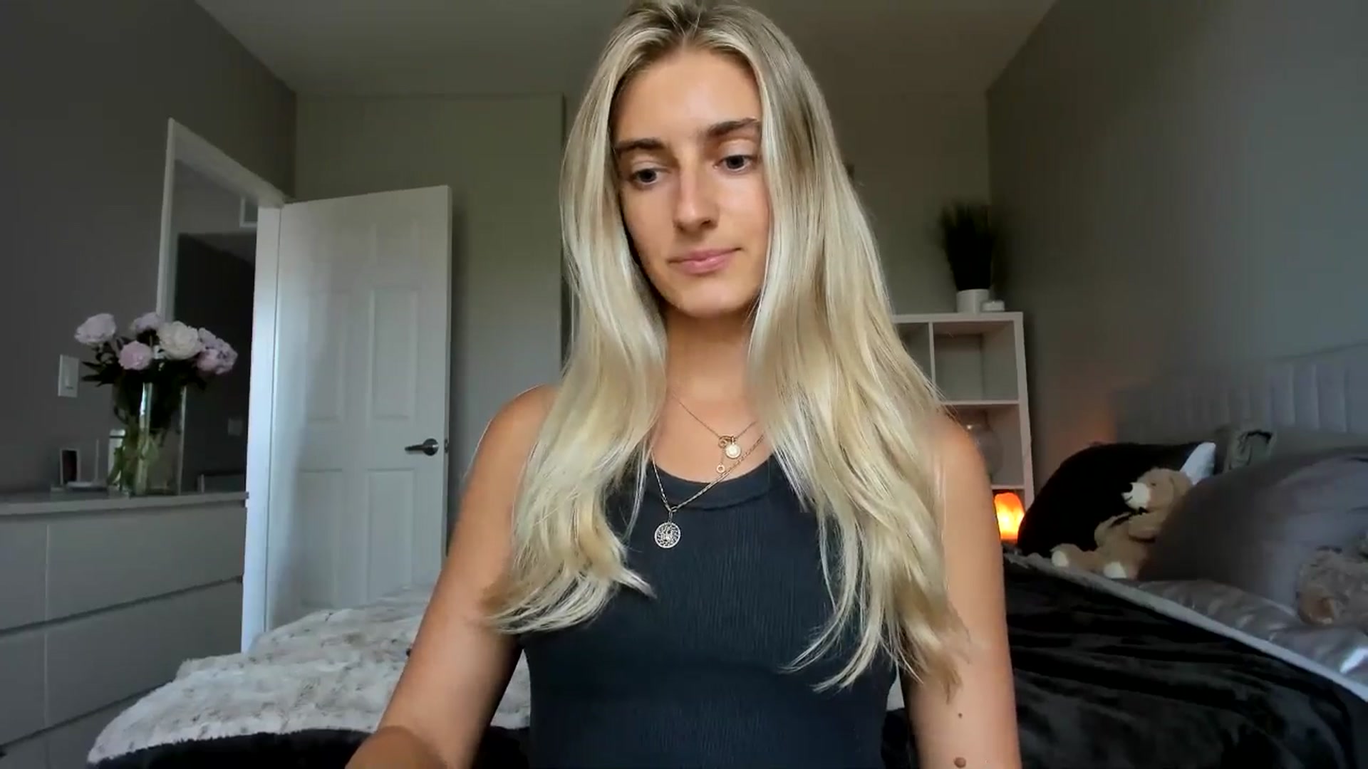 Gallery image thumbnail from Vodka_Queen's myfreecams stream on, 06/20/2025, 24:18 image 2 of 20