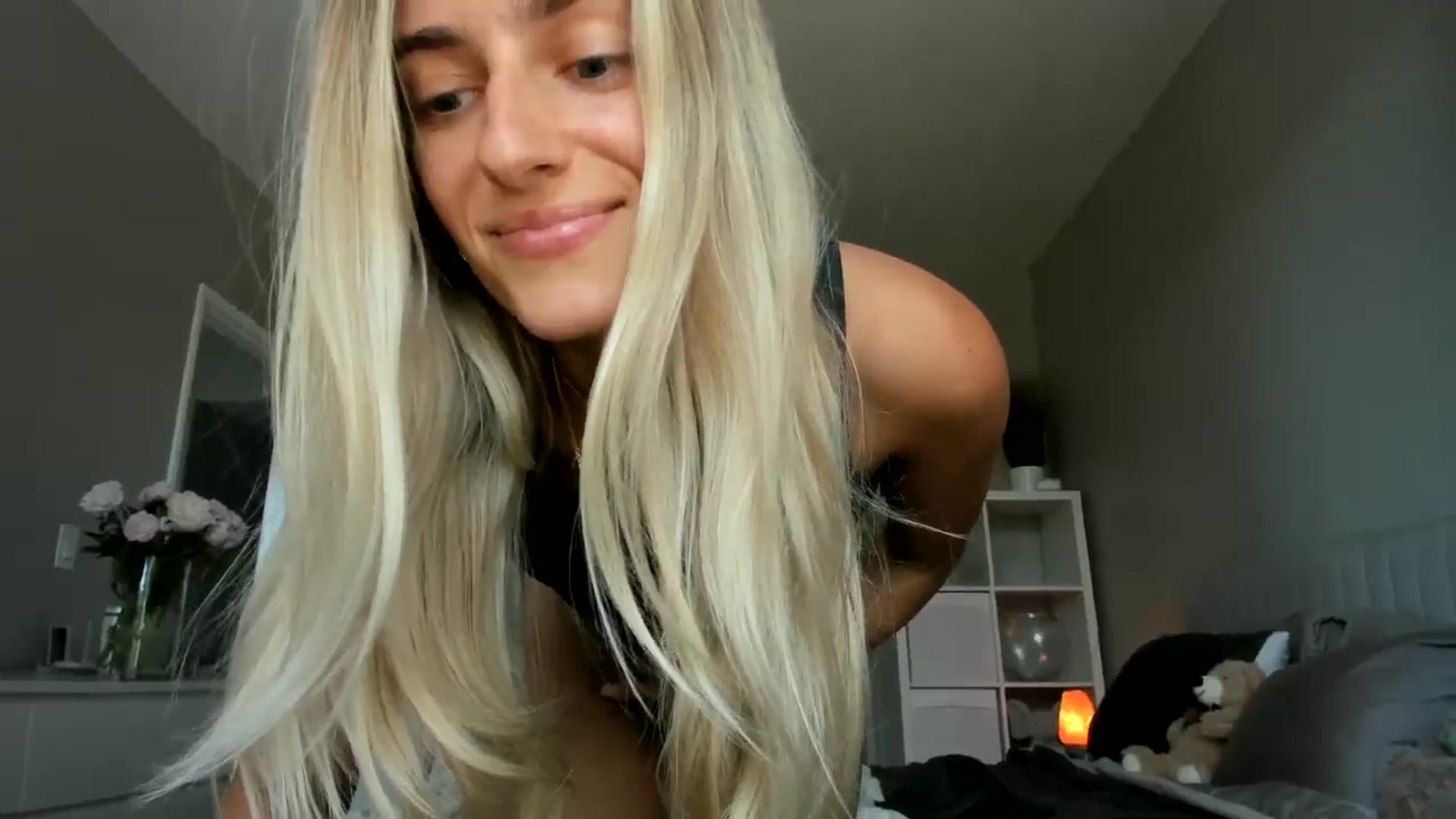 Gallery image thumbnail from Vodka_Queen's myfreecams stream on, 06/20/2025, 24:18 image 6 of 20
