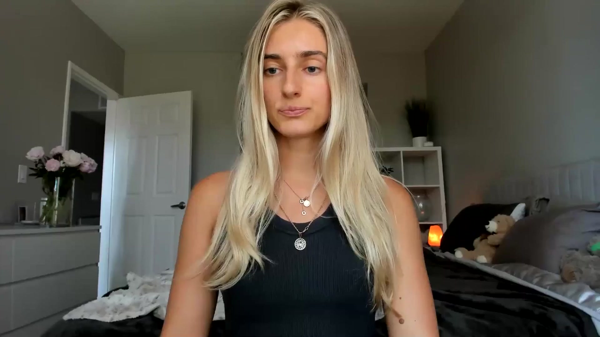 Gallery image thumbnail from Vodka_Queen's myfreecams stream on, 06/20/2025, 24:18 image 10 of 20