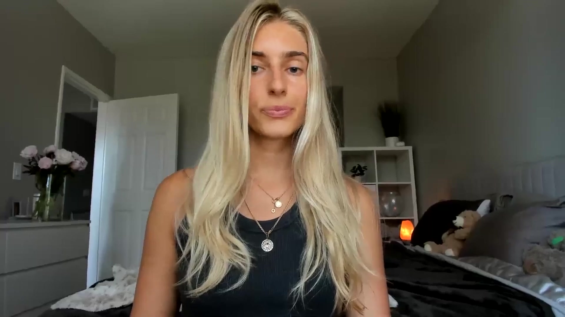 Gallery image thumbnail from Vodka_Queen's myfreecams stream on, 06/20/2025, 24:18 image 9 of 20