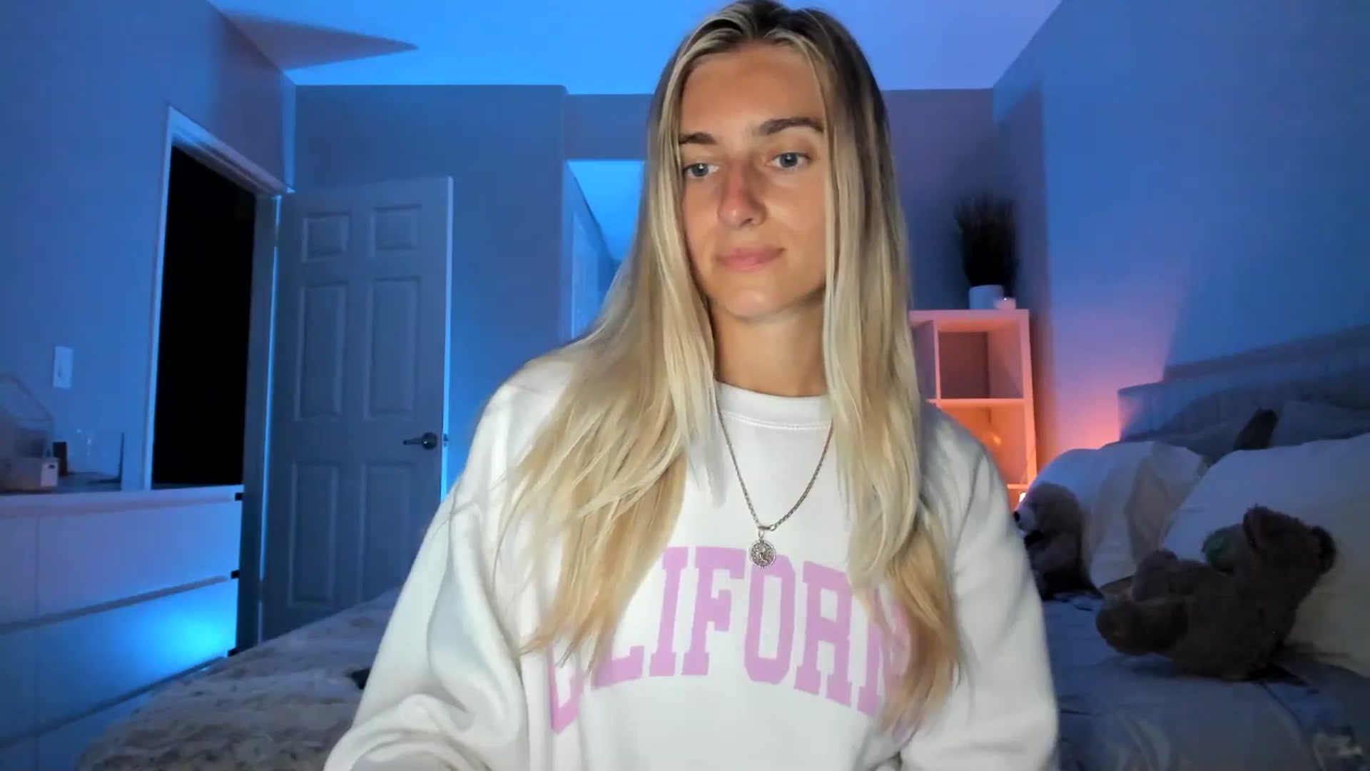 Gallery image thumbnail from Vodka_Queen's myfreecams stream on, 06/24/2025, 07:06 image 17 of 20