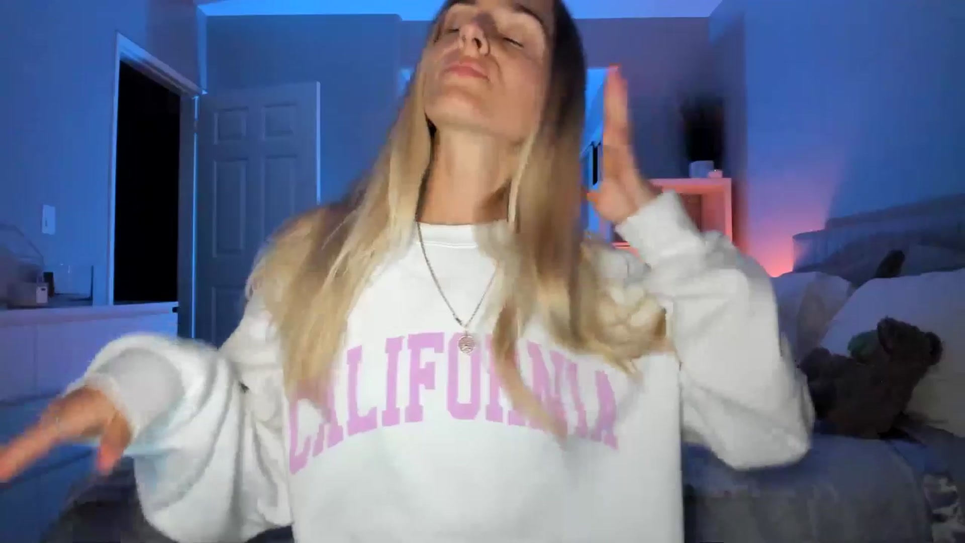 Gallery image thumbnail from Vodka_Queen's myfreecams stream on, 06/24/2025, 07:06 image 7 of 20