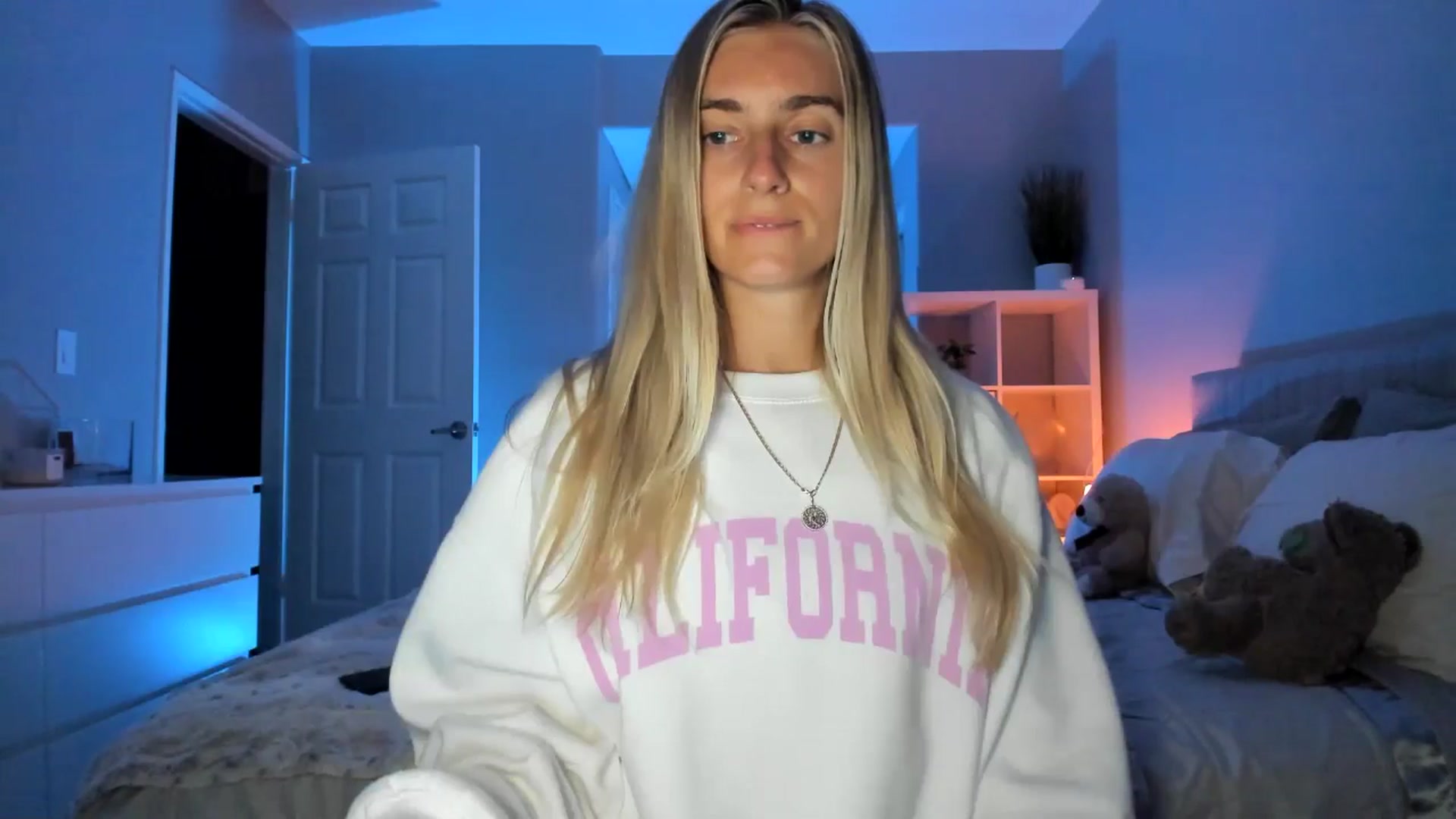 Gallery image thumbnail from Vodka_Queen's myfreecams stream on, 06/24/2025, 07:06 image 19 of 20