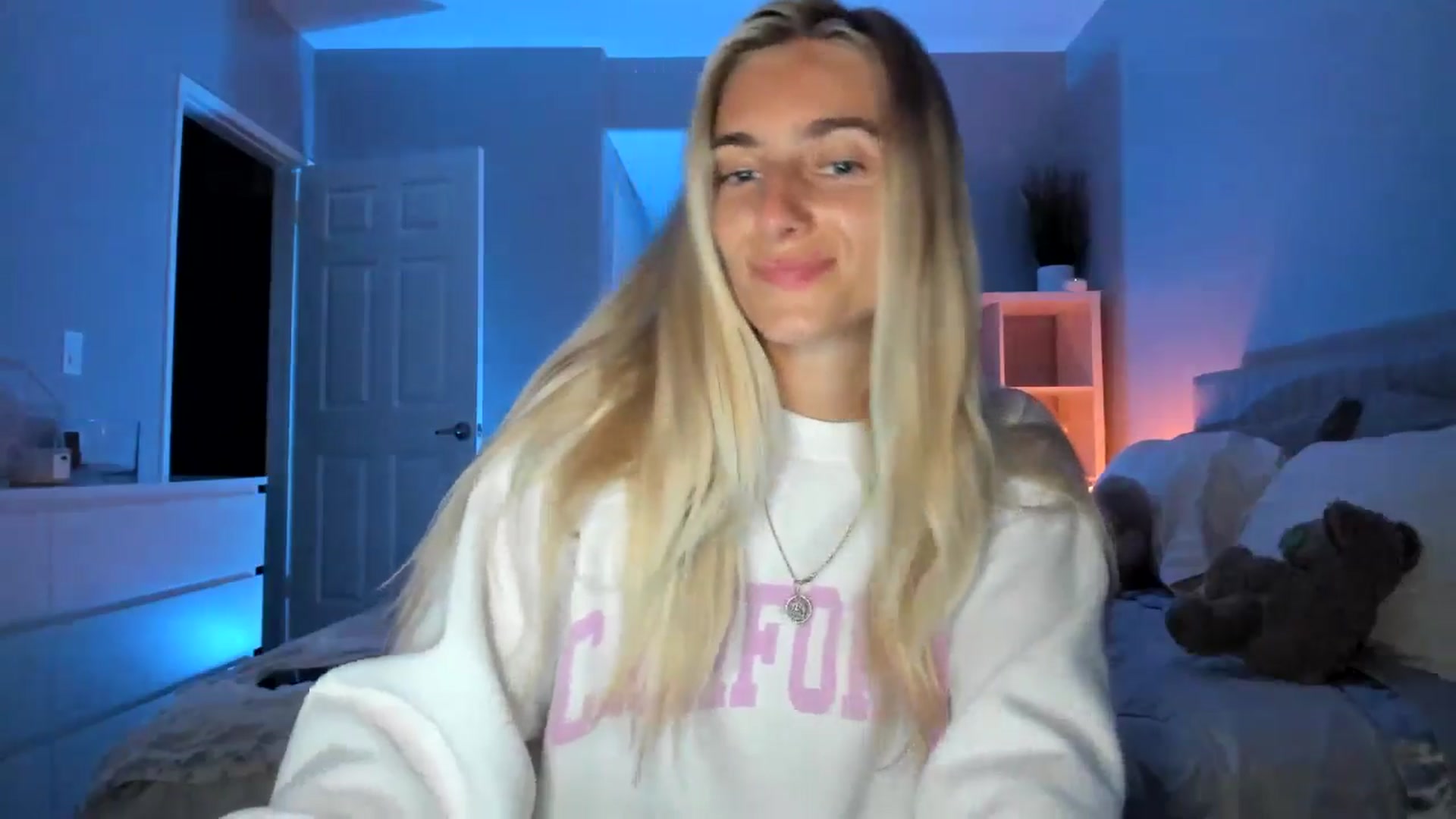 Gallery image thumbnail from Vodka_Queen's myfreecams stream on, 06/24/2025, 07:06 image 11 of 20