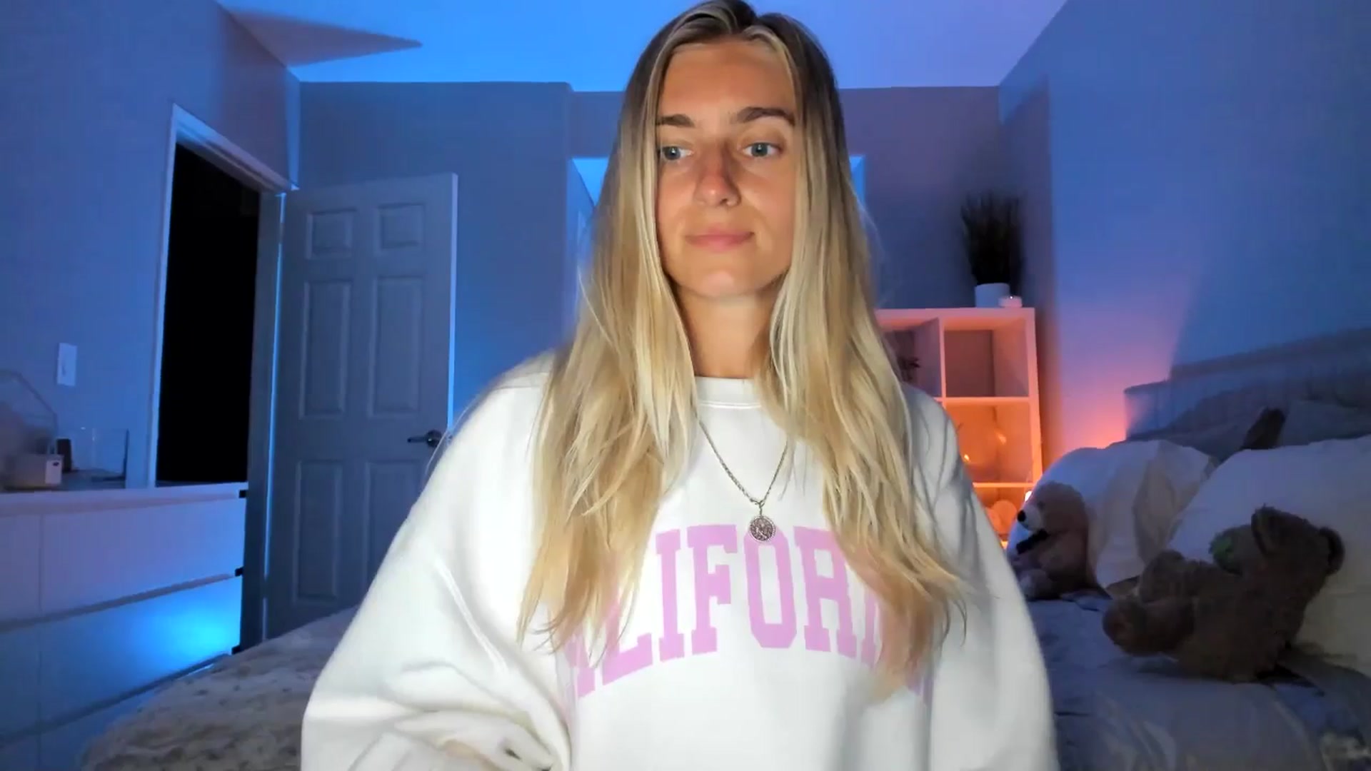 Gallery image thumbnail from Vodka_Queen's myfreecams stream on, 06/24/2025, 07:06 image 20 of 20