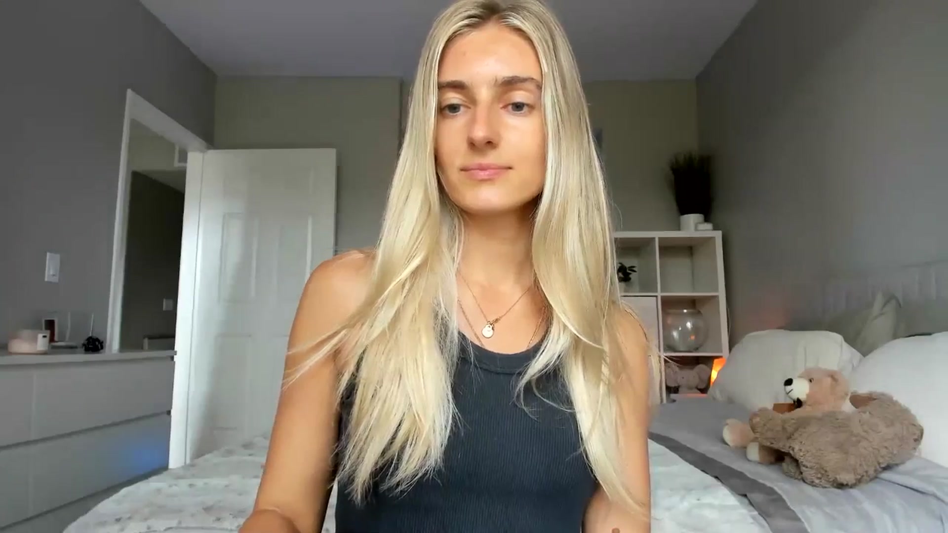 Gallery image thumbnail from Vodka_Queen's myfreecams stream on, 06/26/2025, 21:48 image 19 of 20