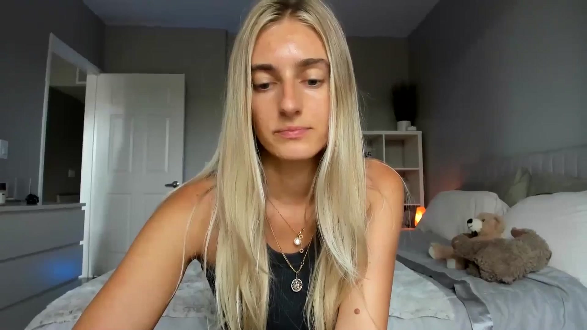 Gallery image thumbnail from Vodka_Queen's myfreecams stream on, 06/26/2025, 23:24 image 20 of 20
