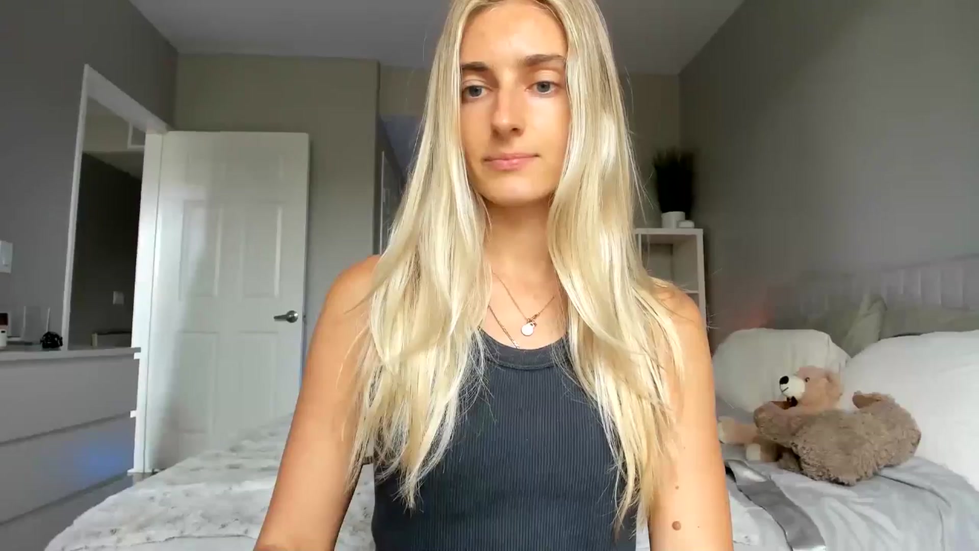 Gallery image thumbnail from Vodka_Queen's myfreecams stream on, 06/26/2025, 23:24 image 2 of 20