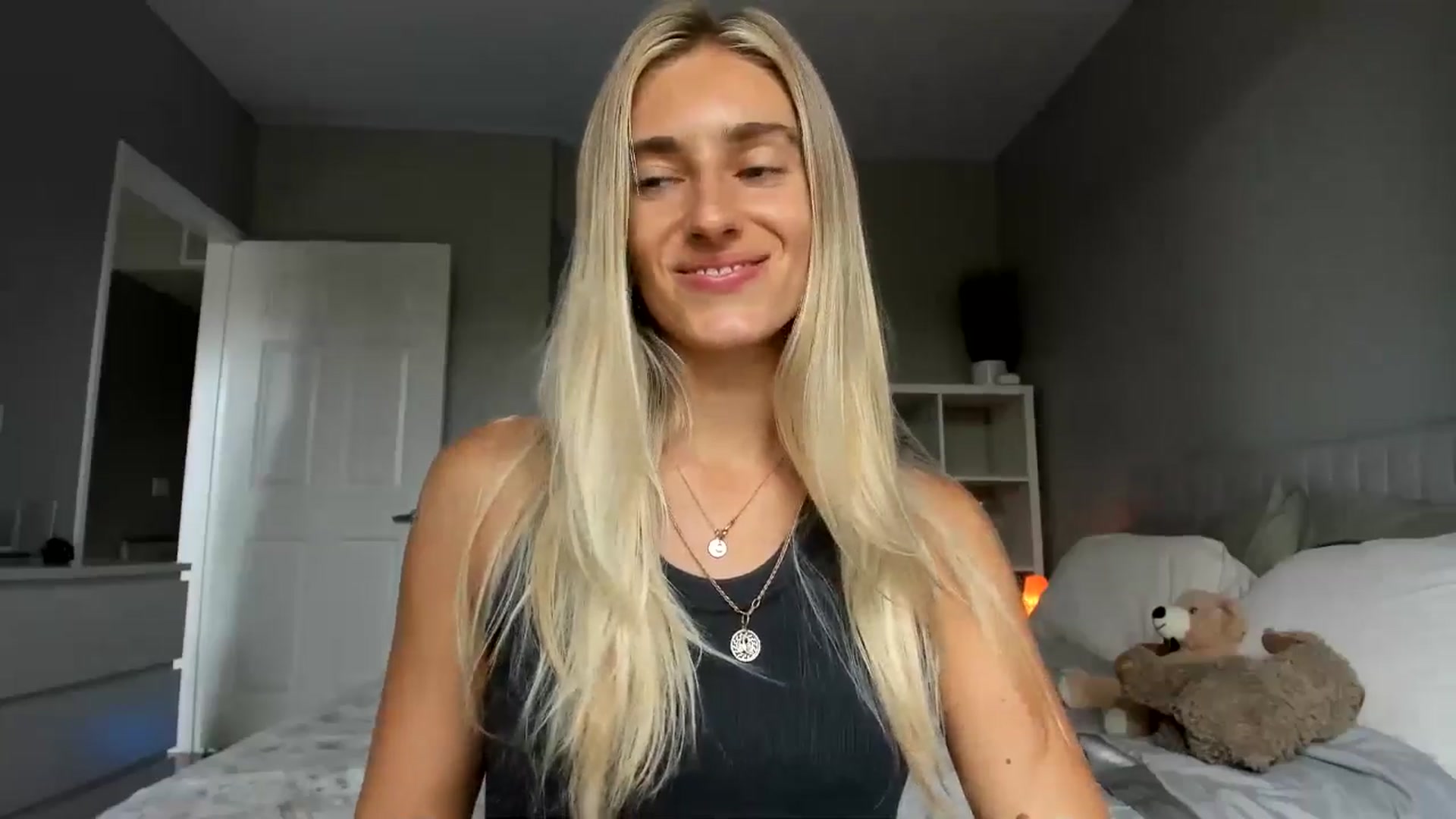 Gallery image thumbnail from Vodka_Queen's myfreecams stream on, 06/26/2025, 23:24 image 5 of 20