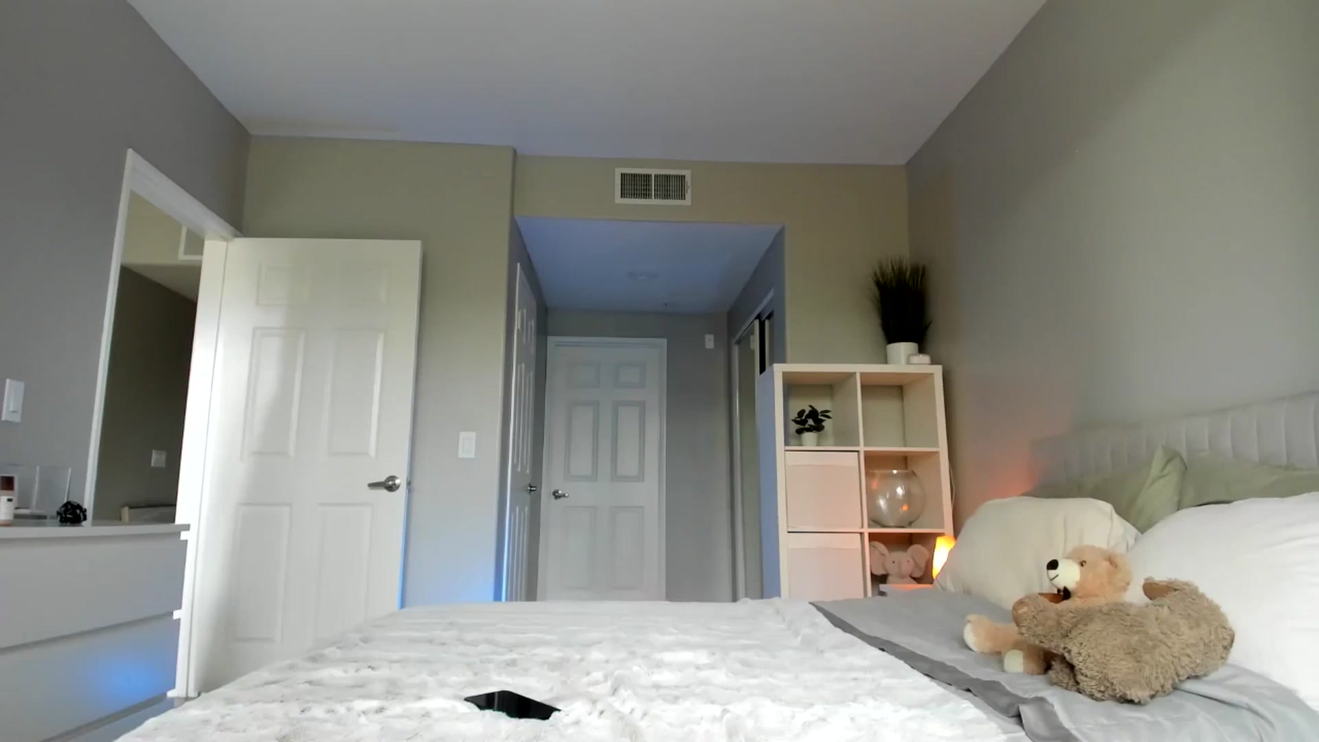 Gallery image thumbnail from Vodka_Queen's myfreecams stream on, 06/26/2025, 23:24 image 17 of 20