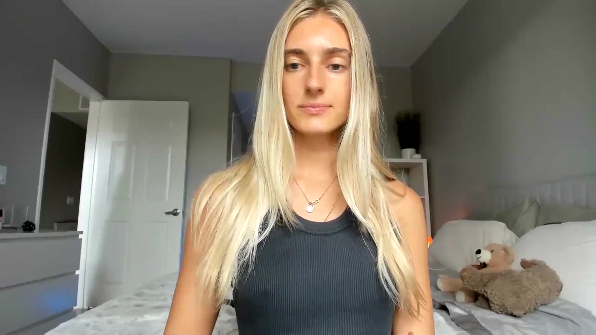 Gallery image thumbnail from Vodka_Queen's myfreecams stream on, 06/26/2025, 23:24 image 4 of 20