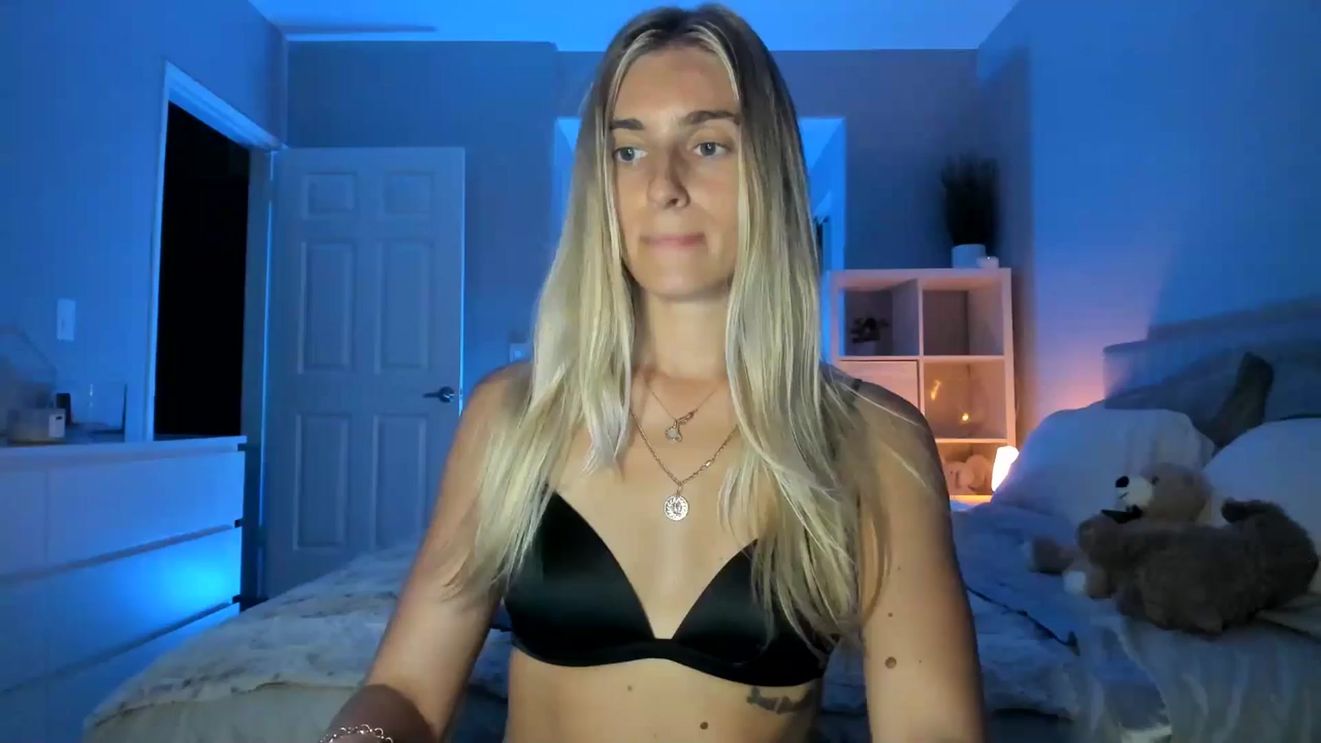 Gallery image thumbnail from Vodka_Queen's myfreecams stream on, 06/27/2025, 06:18 image 8 of 20