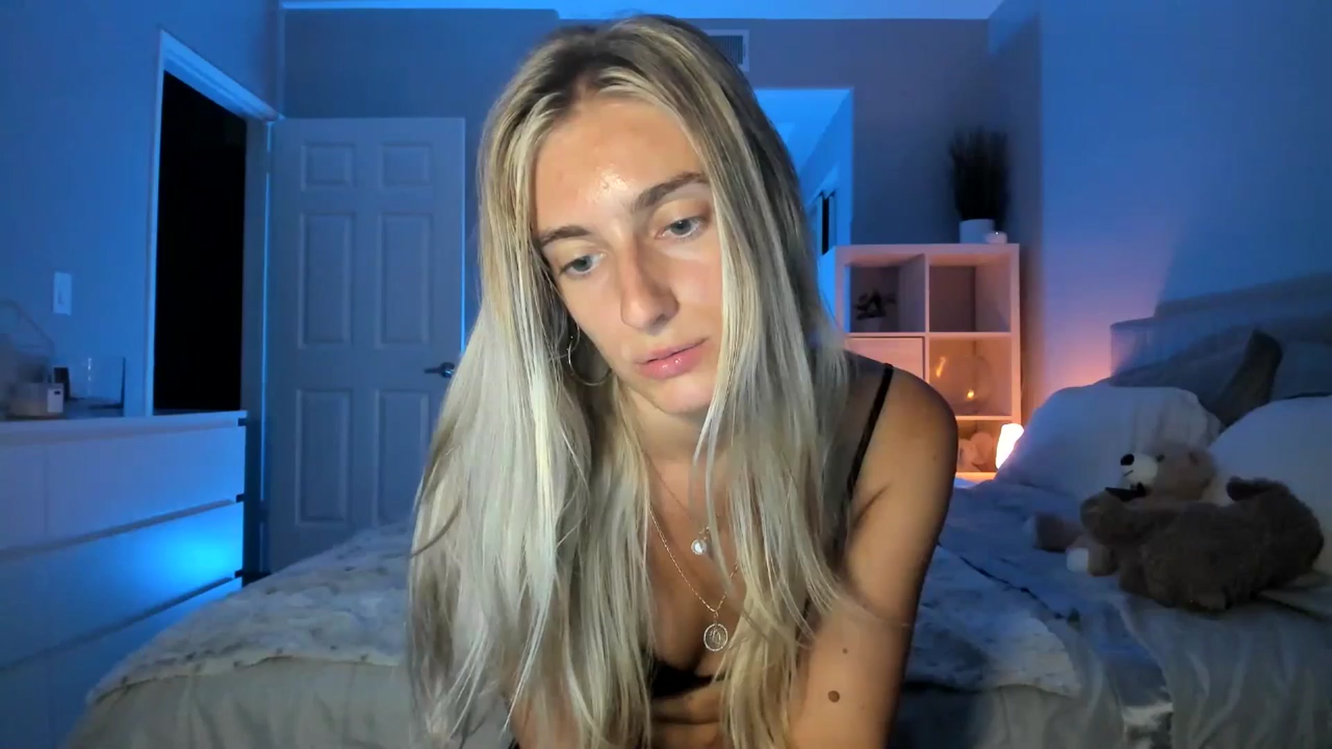 Gallery image thumbnail from Vodka_Queen's myfreecams stream on, 06/27/2025, 06:18 image 13 of 20