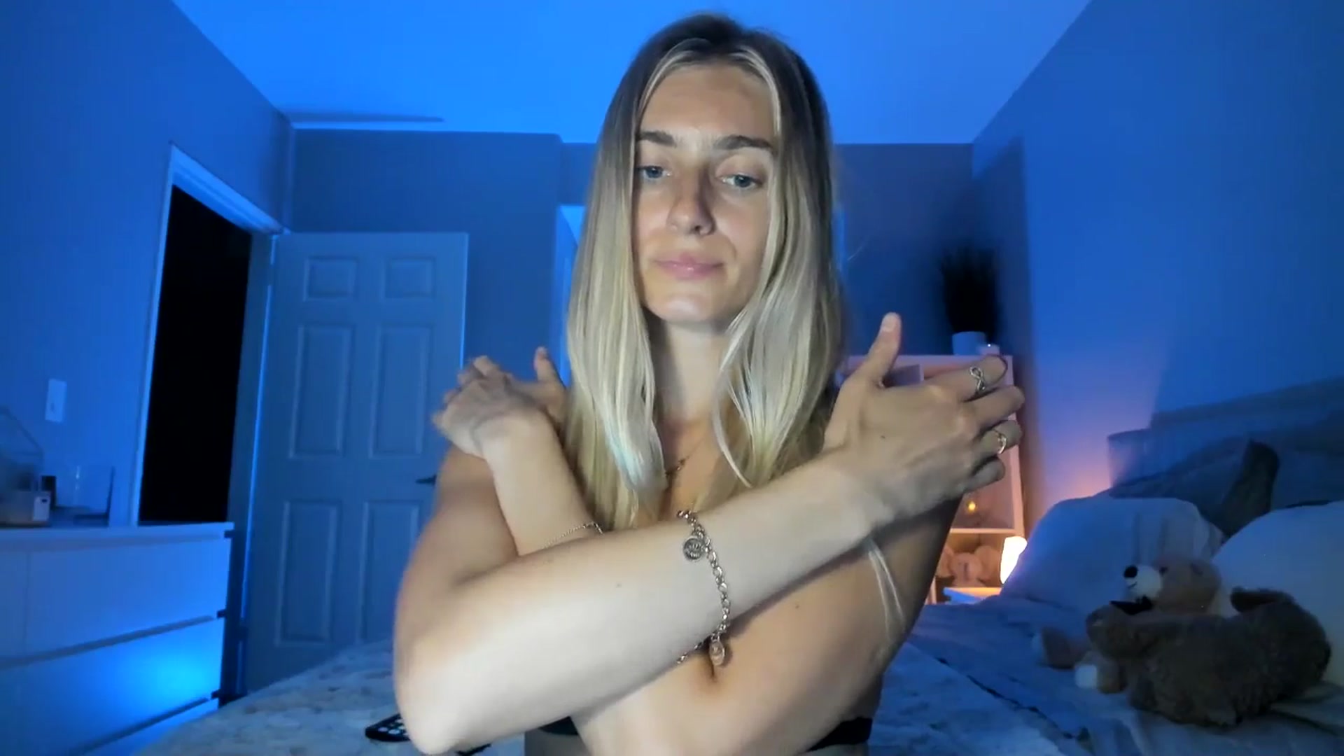 Gallery image thumbnail from Vodka_Queen's myfreecams stream on, 06/27/2025, 06:18 image 16 of 20