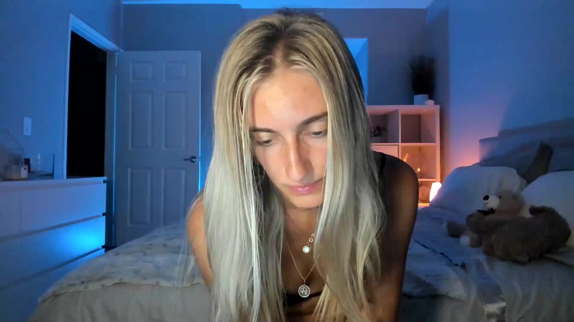 Gallery image thumbnail from Vodka_Queen's myfreecams stream on, 06/27/2025, 06:18 image 14 of 20