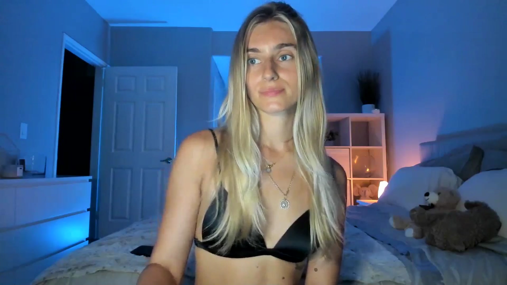 Gallery image thumbnail from Vodka_Queen's myfreecams stream on, 06/27/2025, 06:54 image 8 of 20