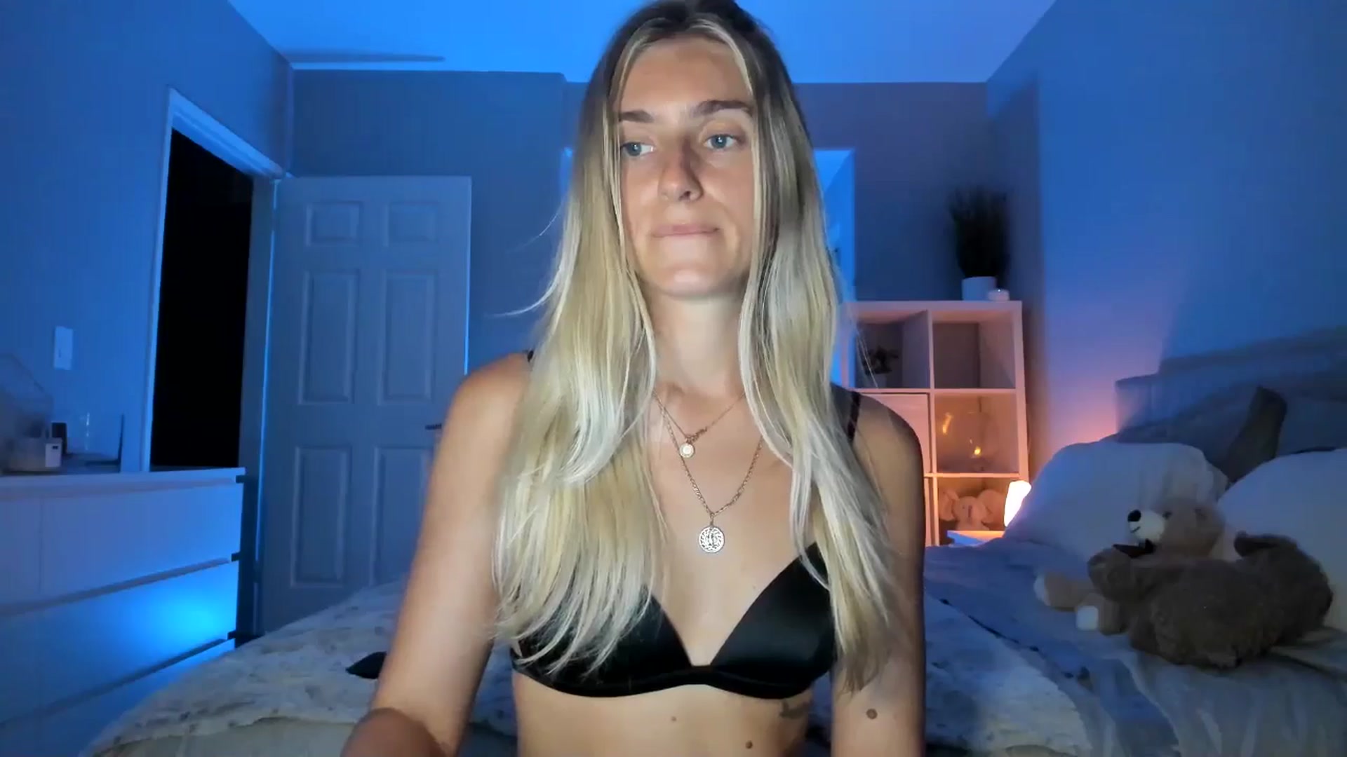 Gallery image thumbnail from Vodka_Queen's myfreecams stream on, 06/27/2025, 06:54 image 9 of 20