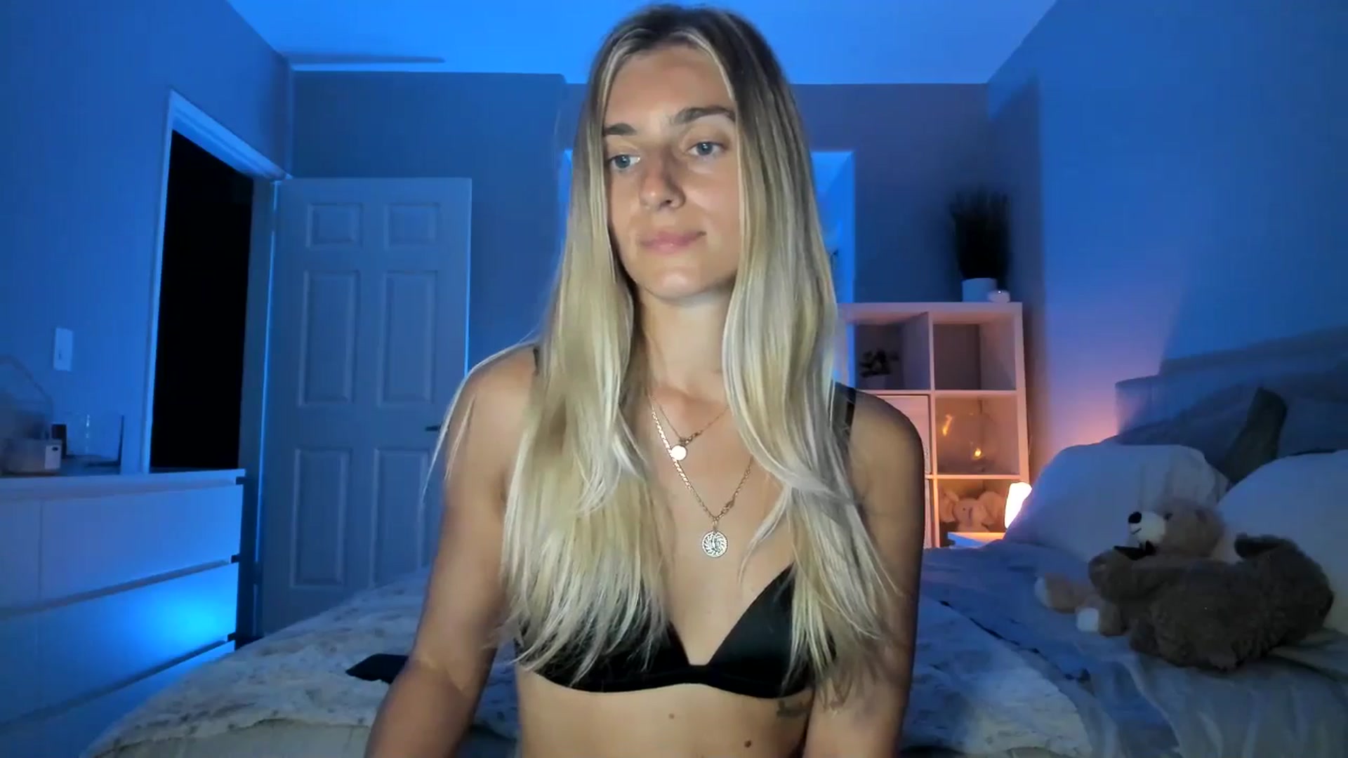 Gallery image thumbnail from Vodka_Queen's myfreecams stream on, 06/27/2025, 06:54 image 4 of 20