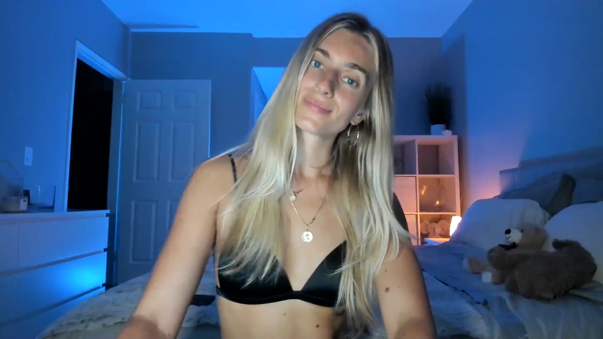 Gallery image thumbnail from Vodka_Queen's myfreecams stream on, 06/27/2025, 06:54 image 5 of 20