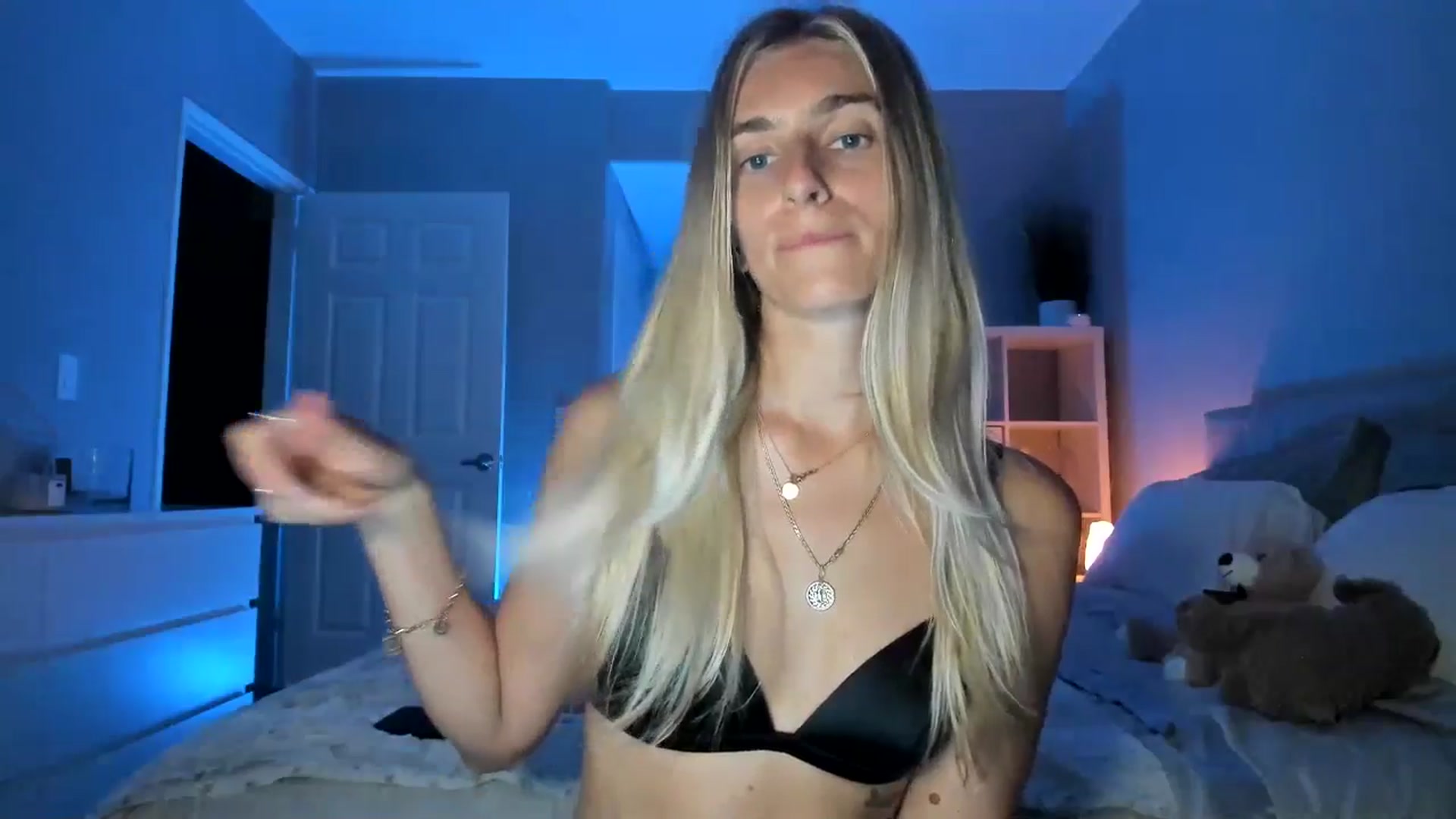 Gallery image thumbnail from Vodka_Queen's myfreecams stream on, 06/27/2025, 06:54 image 3 of 20