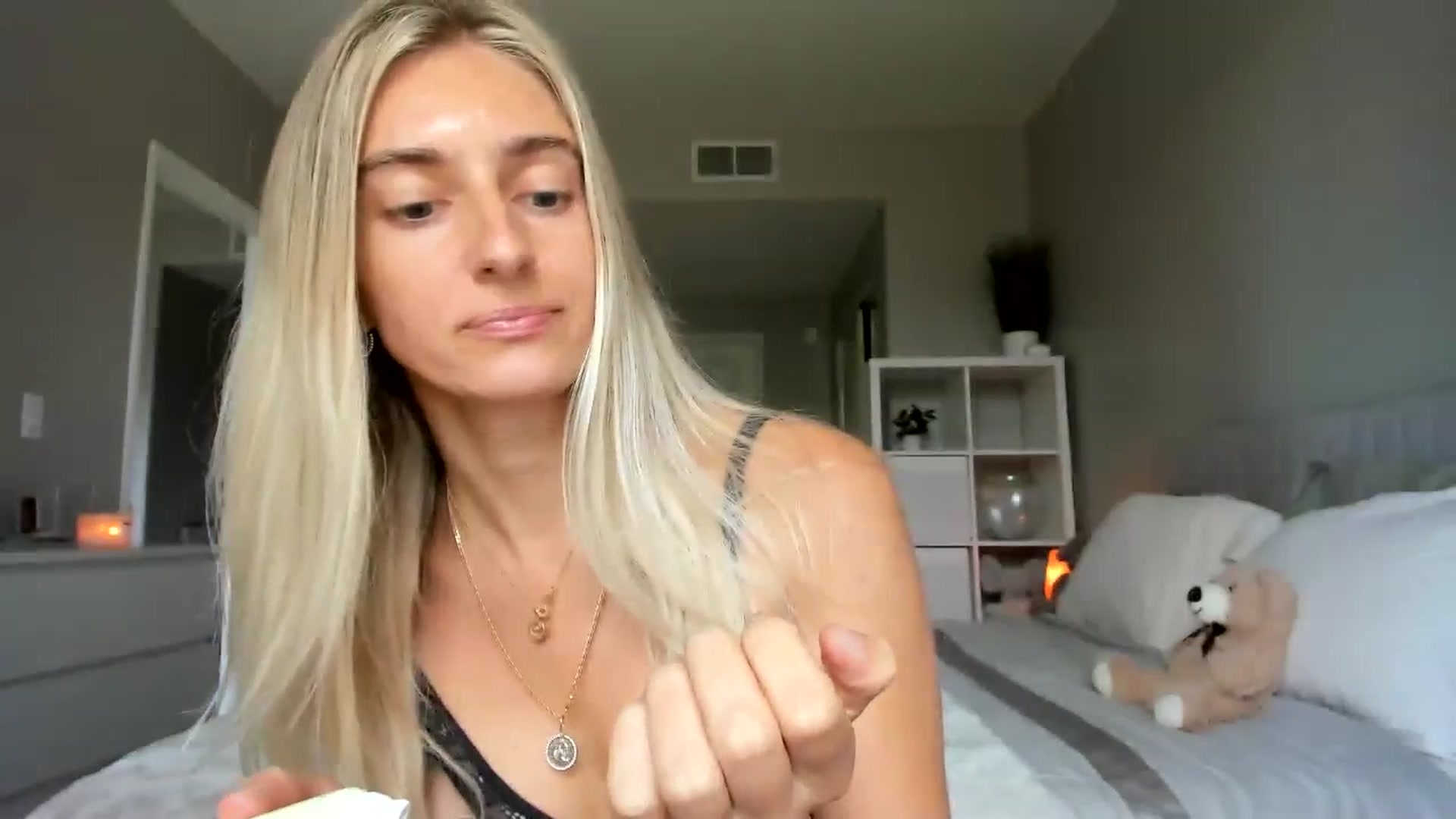 Gallery image thumbnail from Vodka_Queen's myfreecams stream on, 07/01/2025, 22:33 image 19 of 20