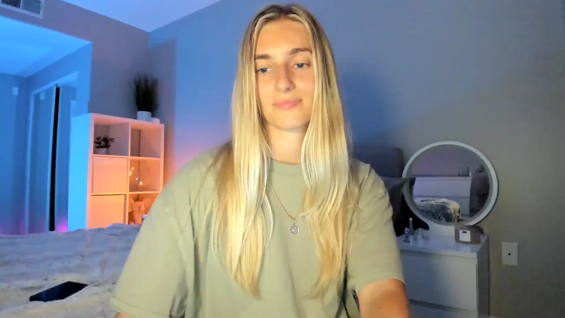 Gallery image thumbnail from Vodka_Queen's myfreecams stream on, 07/03/2025, 07:05 image 18 of 20