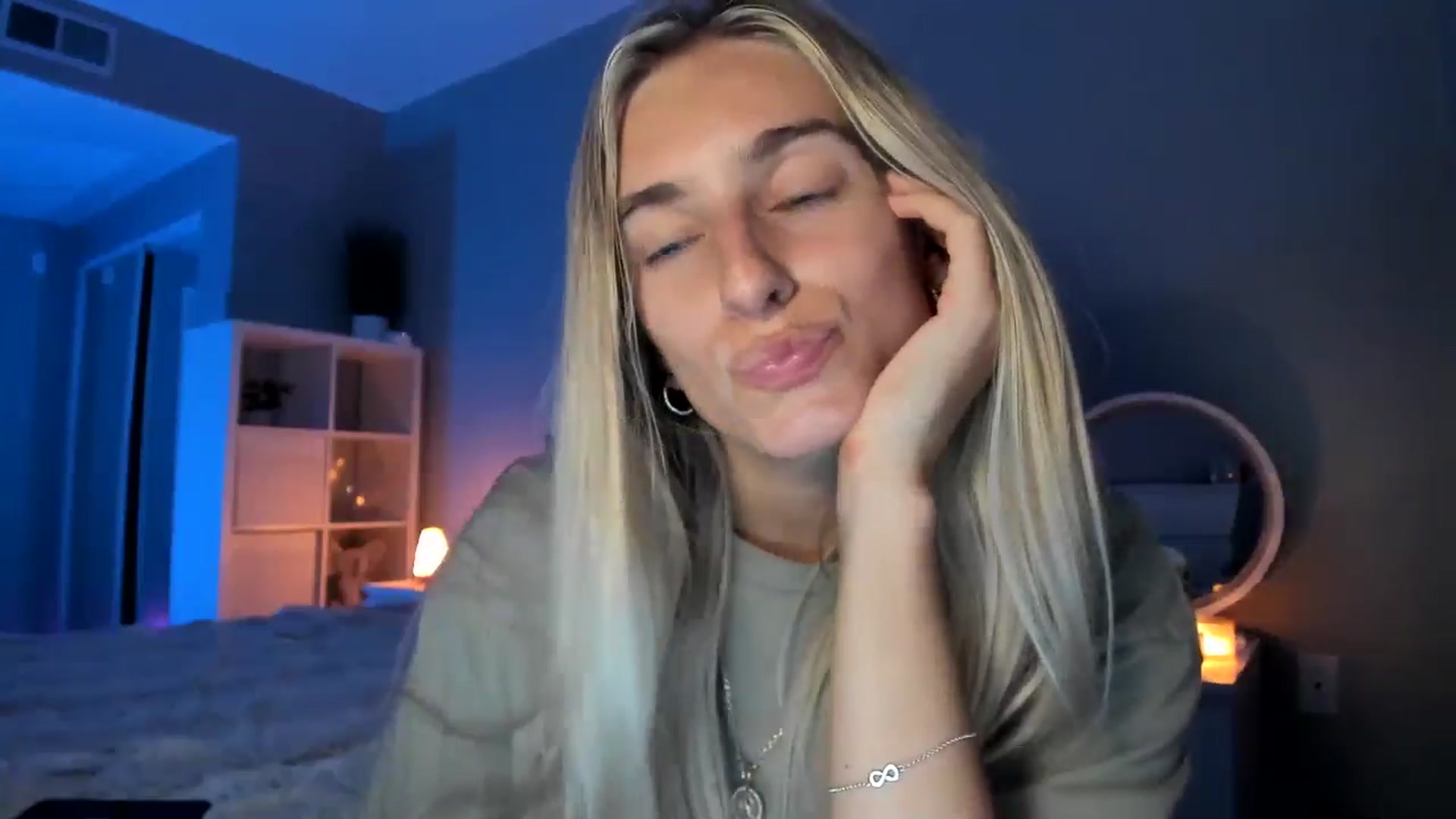 Gallery image thumbnail from Vodka_Queen's myfreecams stream on, 07/03/2025, 07:05 image 14 of 20