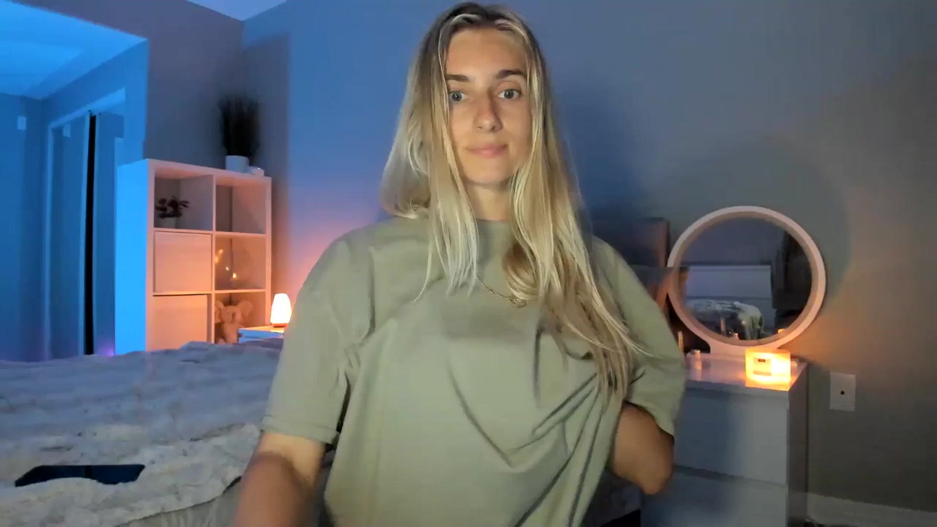 Gallery image thumbnail from Vodka_Queen's myfreecams stream on, 07/03/2025, 07:05 image 13 of 20