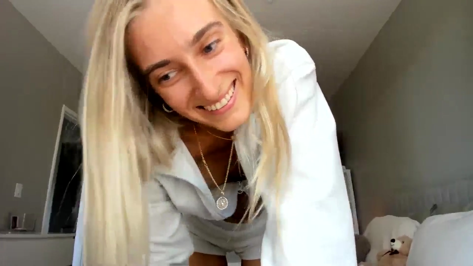 Gallery image thumbnail from Vodka_Queen's myfreecams stream on, 07/04/2025, 24:06 image 15 of 20