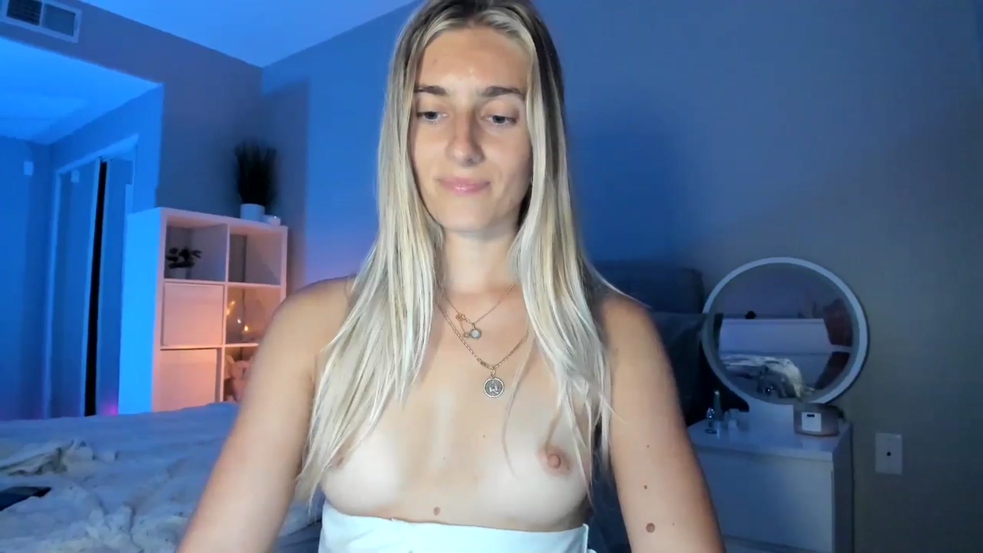 Gallery image thumbnail from Vodka_Queen's myfreecams stream on, 07/04/2025, 10:58 image 5 of 20