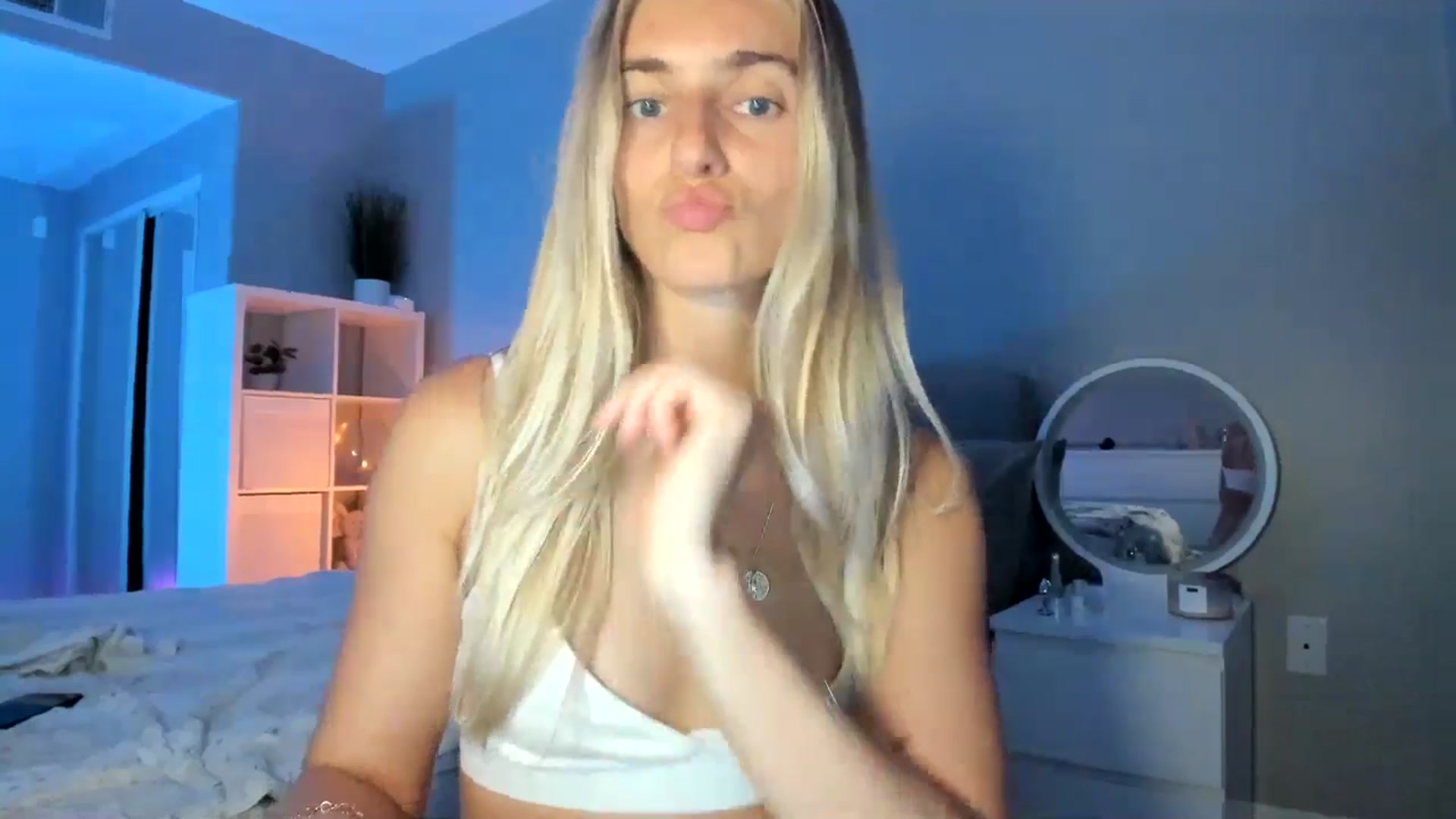 Gallery image thumbnail from Vodka_Queen's myfreecams stream on, 07/04/2025, 10:58 image 3 of 20