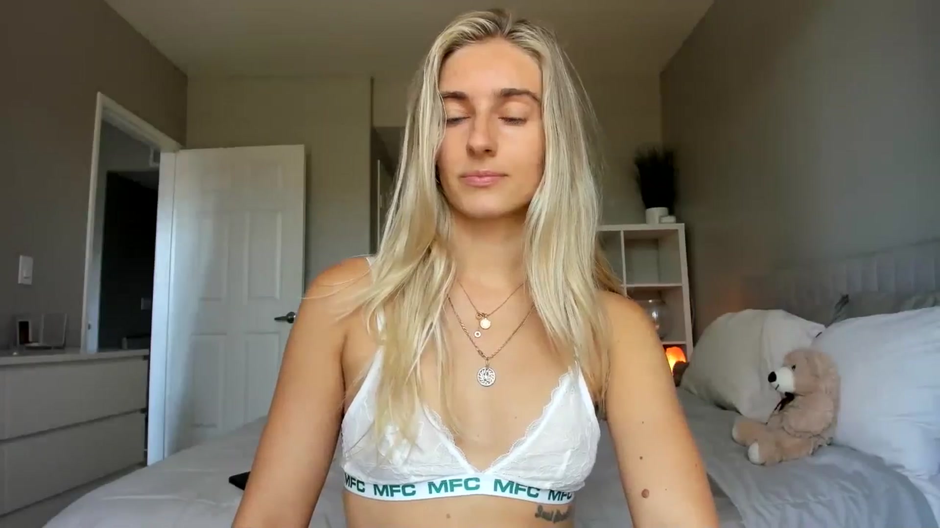 Gallery image thumbnail from Vodka_Queen's myfreecams stream on, 07/05/2025, 24:05 image 4 of 20