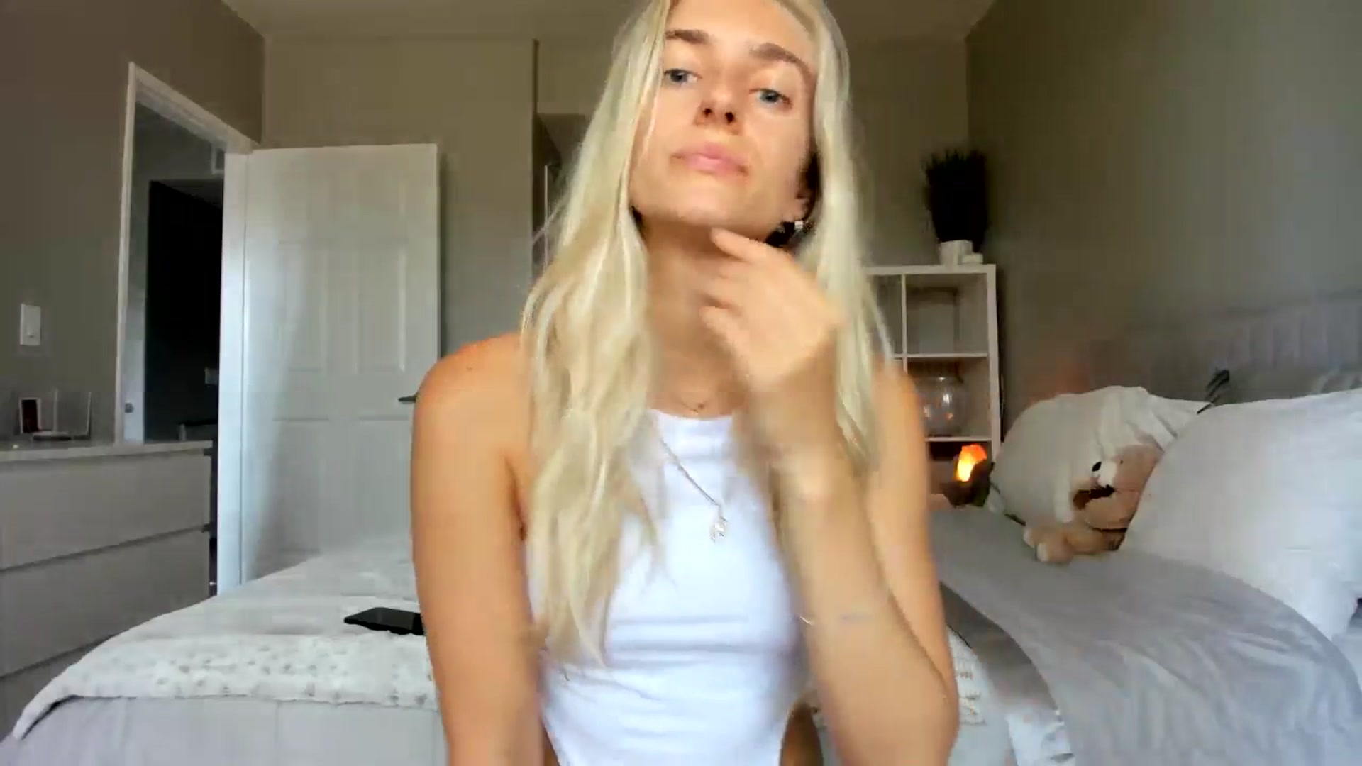 Gallery image thumbnail from Vodka_Queen's myfreecams stream on, 07/05/2025, 22:31 image 8 of 20