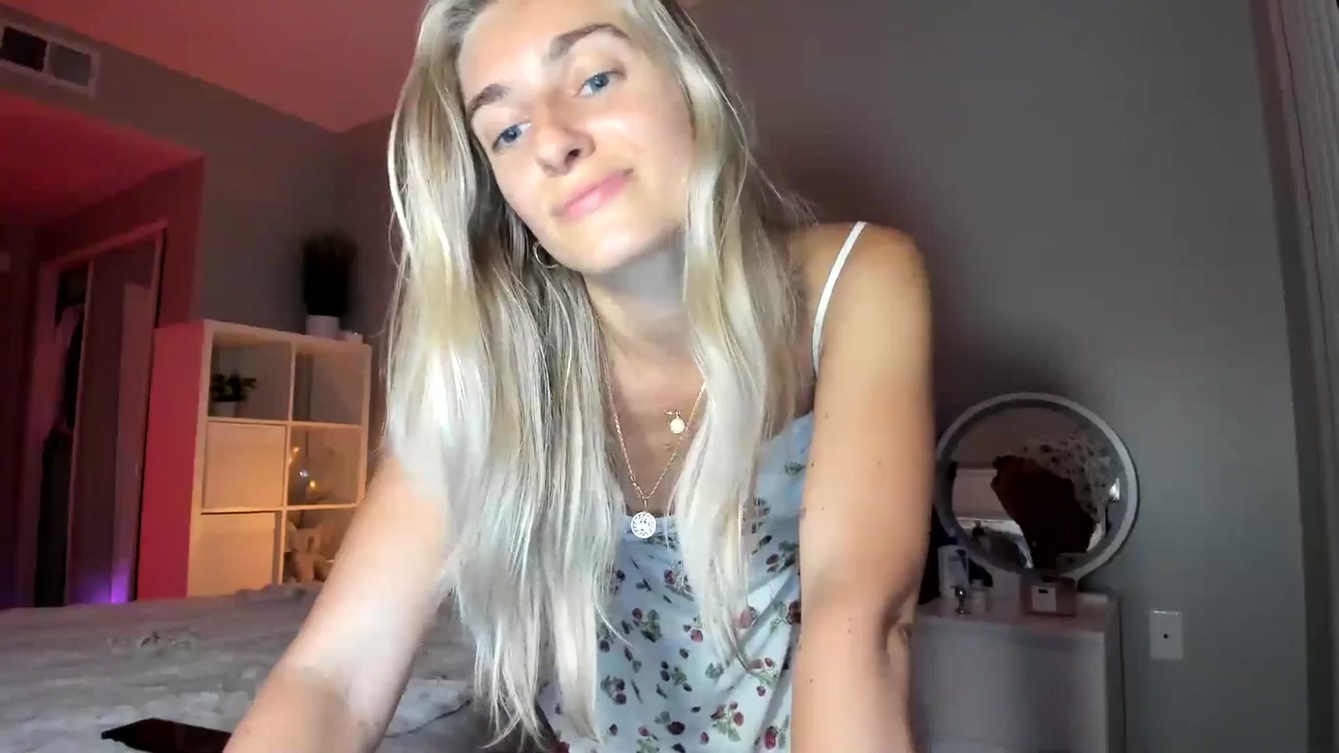 Gallery image thumbnail from Vodka_Queen's myfreecams stream on, 07/06/2025, 08:22 image 18 of 20