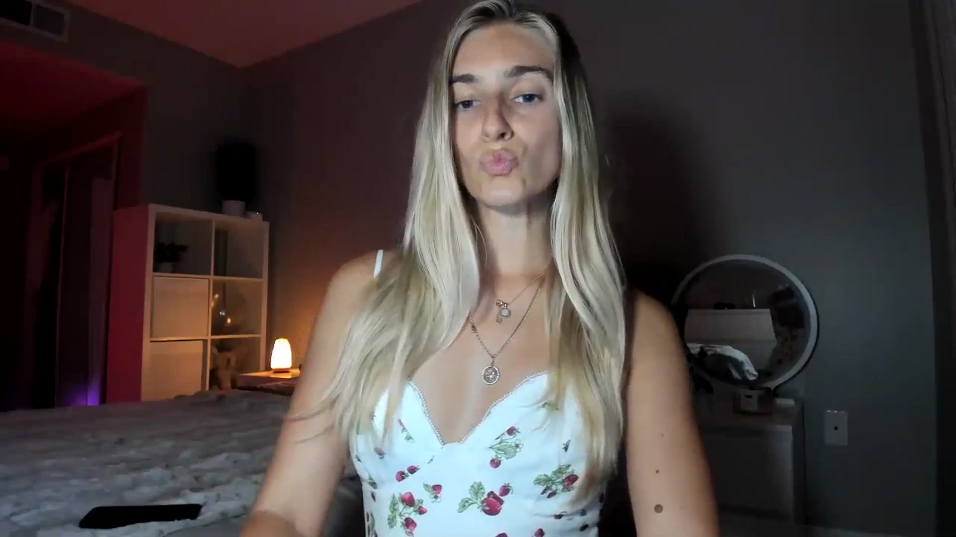 Gallery image thumbnail from Vodka_Queen's myfreecams stream on, 07/06/2025, 08:22 image 9 of 20