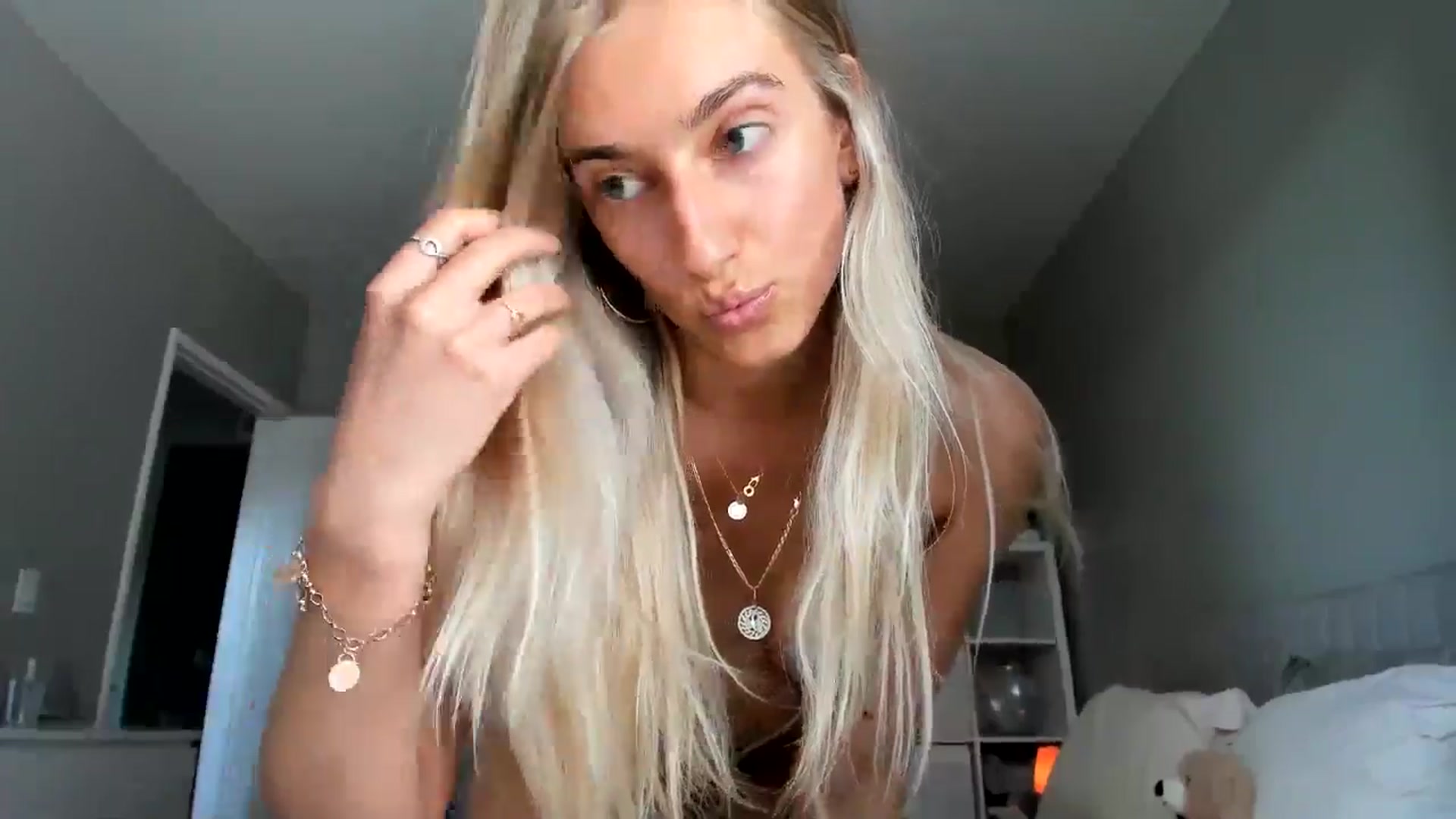 Gallery image thumbnail from Vodka_Queen's myfreecams stream on, 07/07/2025, 01:05 image 20 of 20