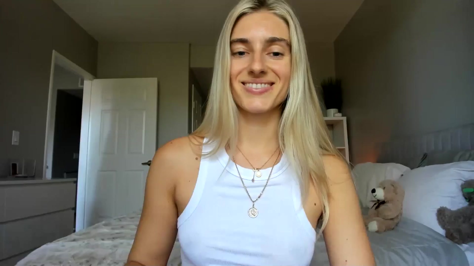 Gallery image thumbnail from Vodka_Queen's myfreecams stream on, 07/08/2025, 24:22 image 1 of 20