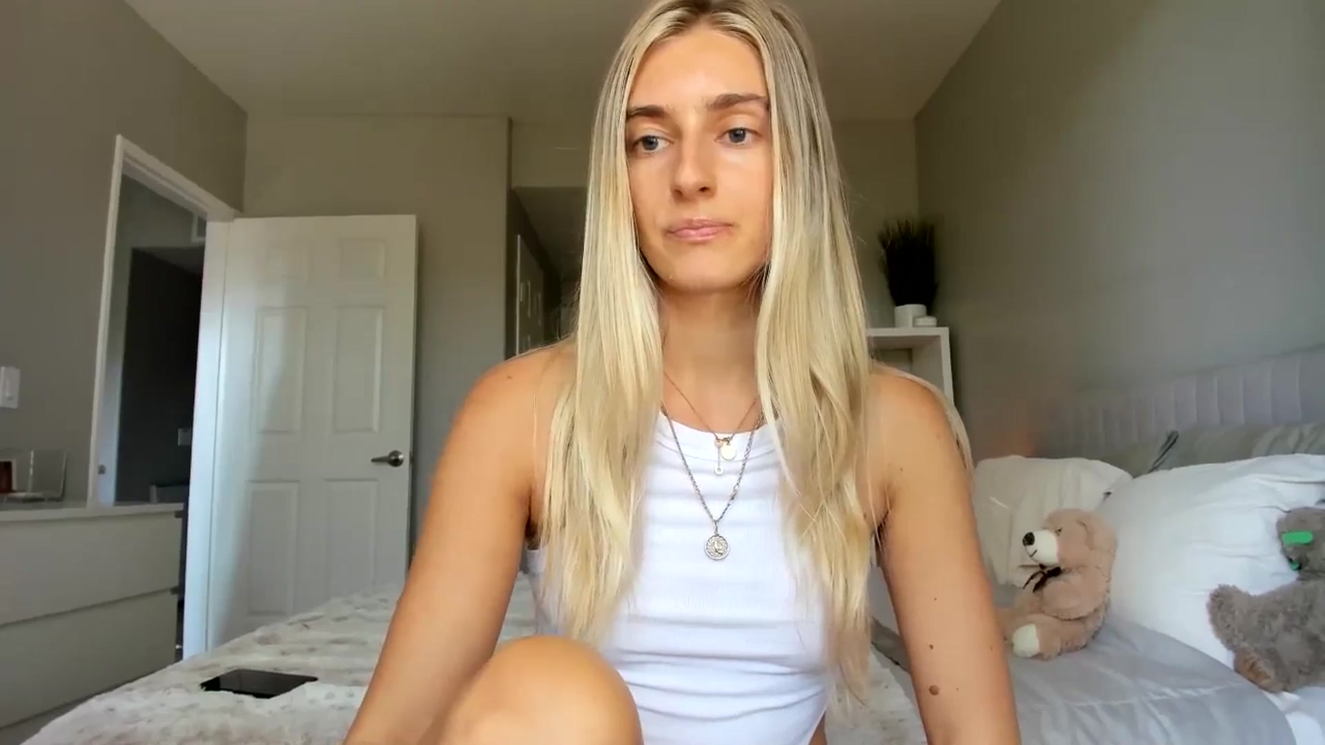 Gallery image thumbnail from Vodka_Queen's myfreecams stream on, 07/08/2025, 24:22 image 18 of 20