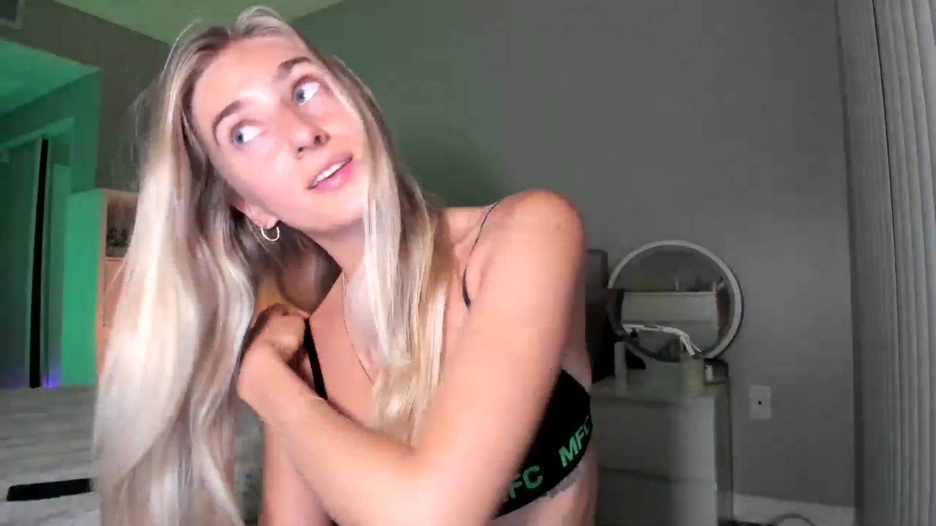 Gallery image thumbnail from Vodka_Queen's myfreecams stream on, 07/09/2025, 07:49 image 6 of 20